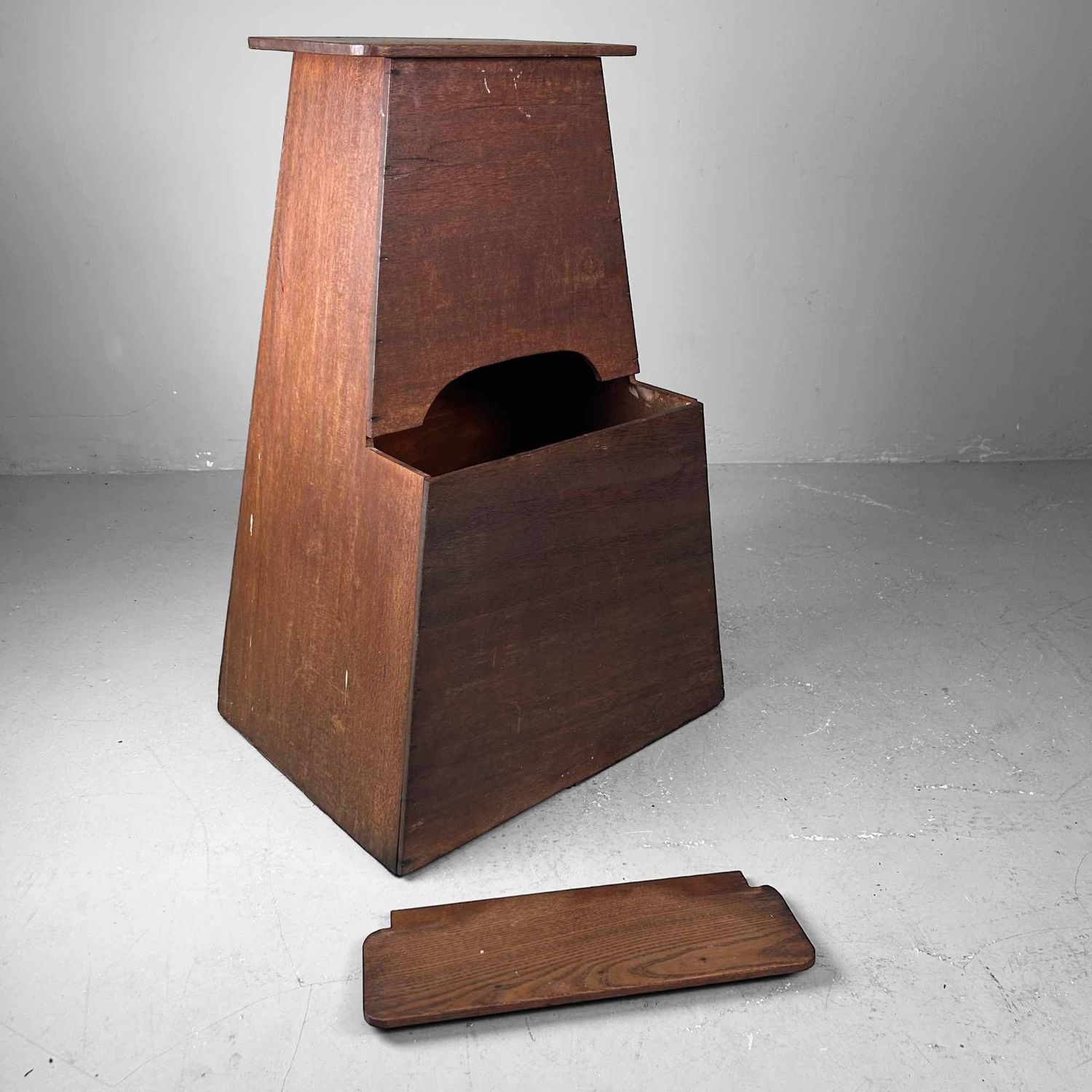 Minimalist Fumidai, Wooden Step, Taishō period, Japan.