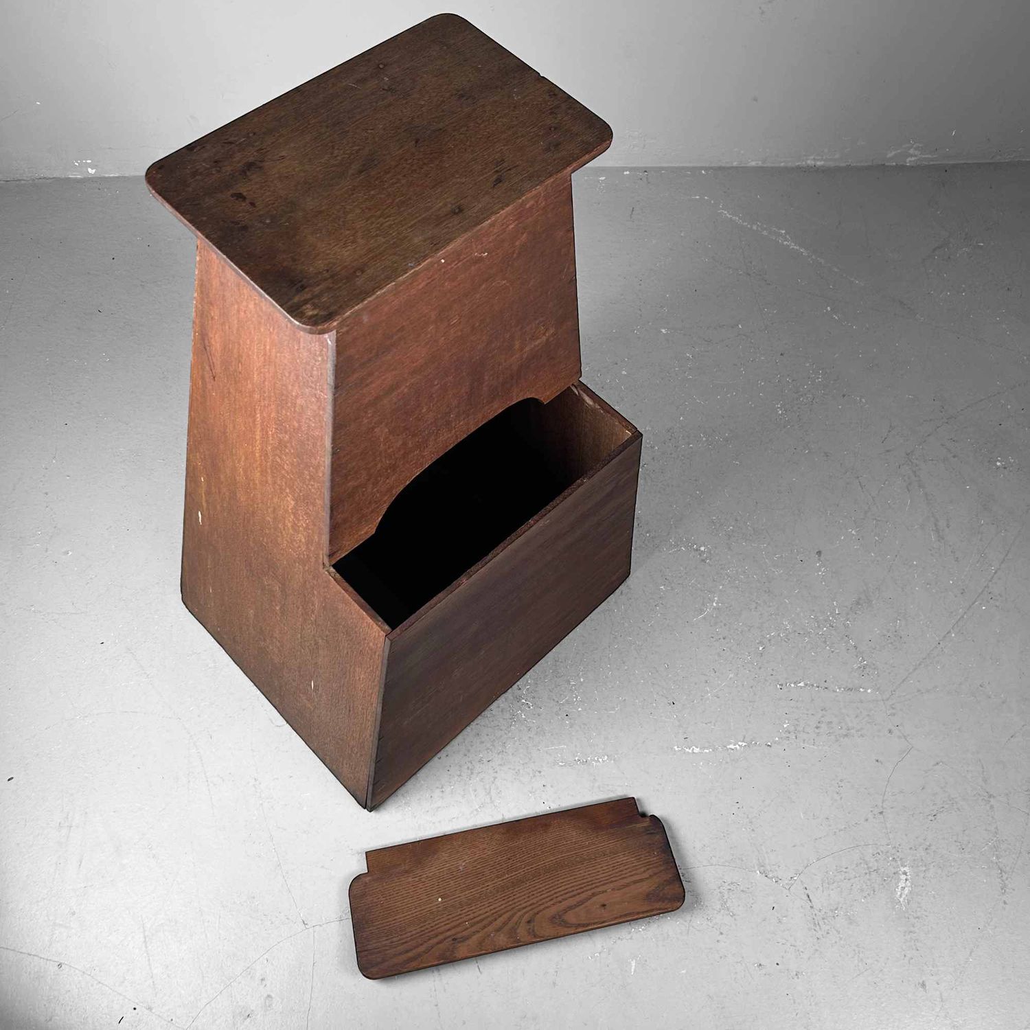 Minimalist Fumidai, Wooden Step, Taishō period, Japan.