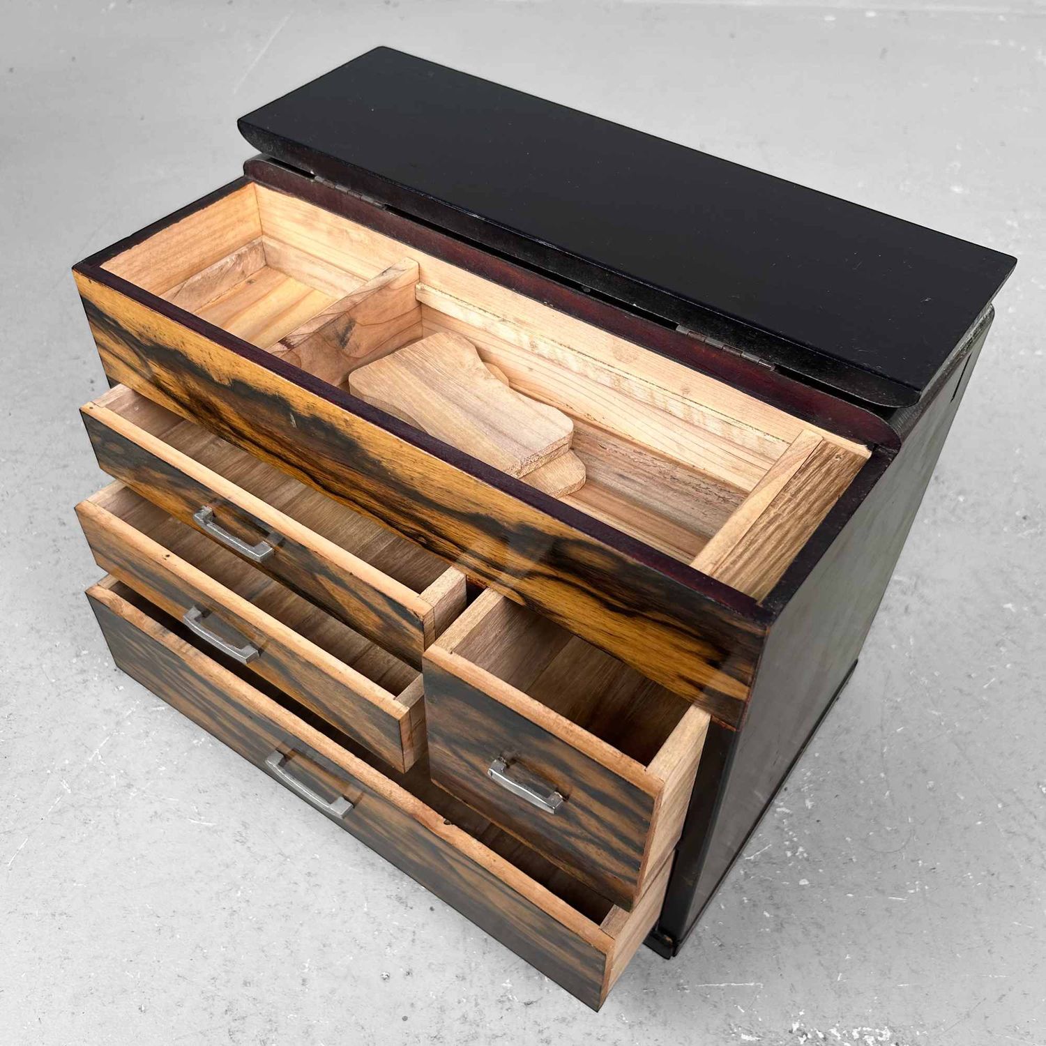 Japanese Antique Sewing Box, Haribako, Taishō Period, Japan.