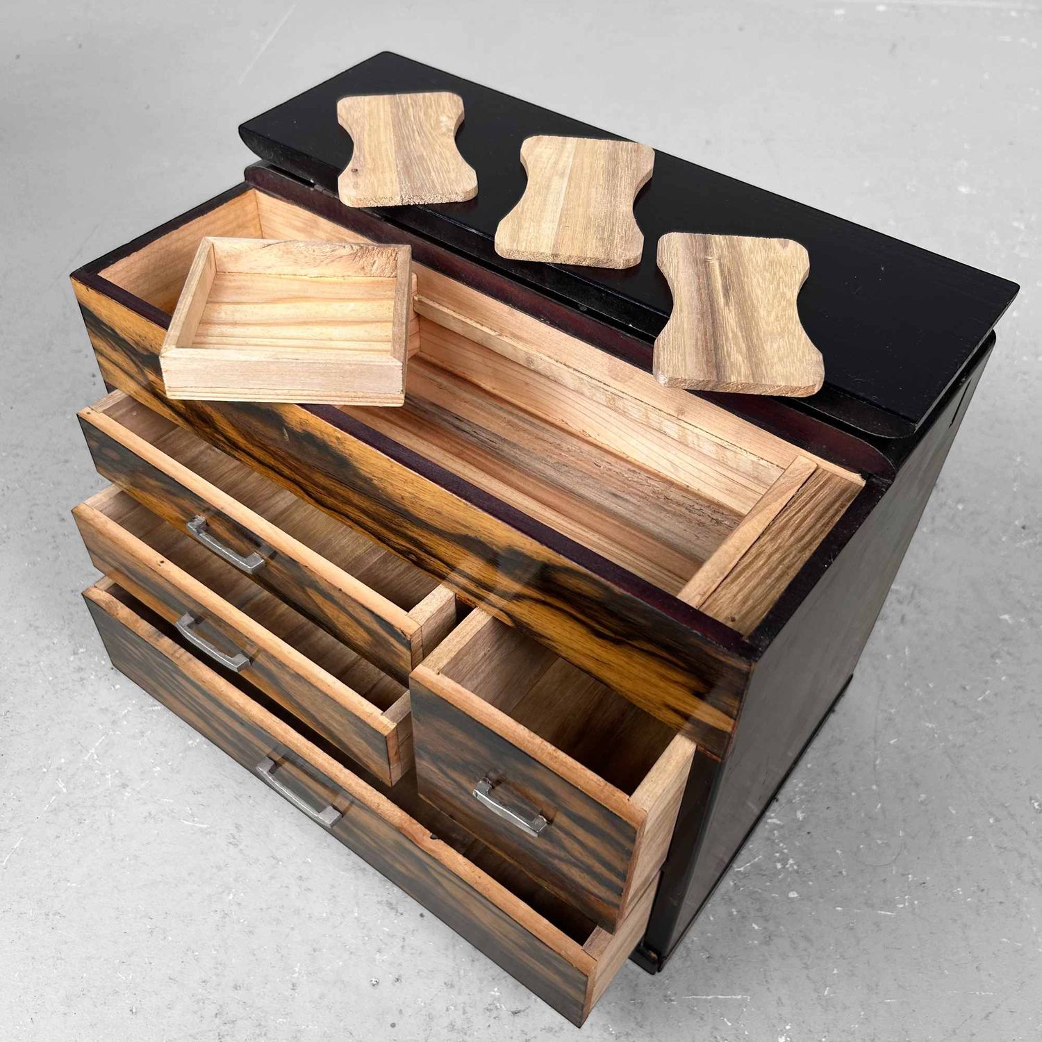 Japanese Antique Sewing Box, Haribako, Taishō Period, Japan.