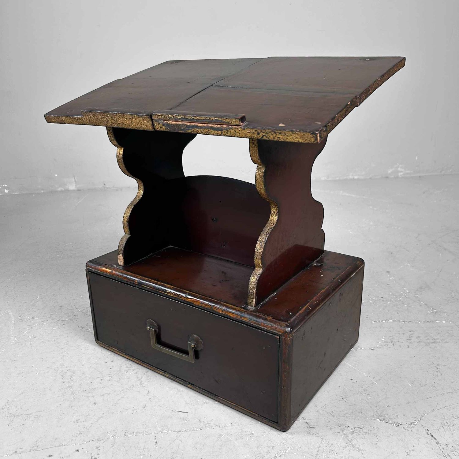 Japanese Shinto Handana (机経) Reading Stand, Edo Period. Japanese Shinto Handana (机経) Reading Stand, Edo Period.
