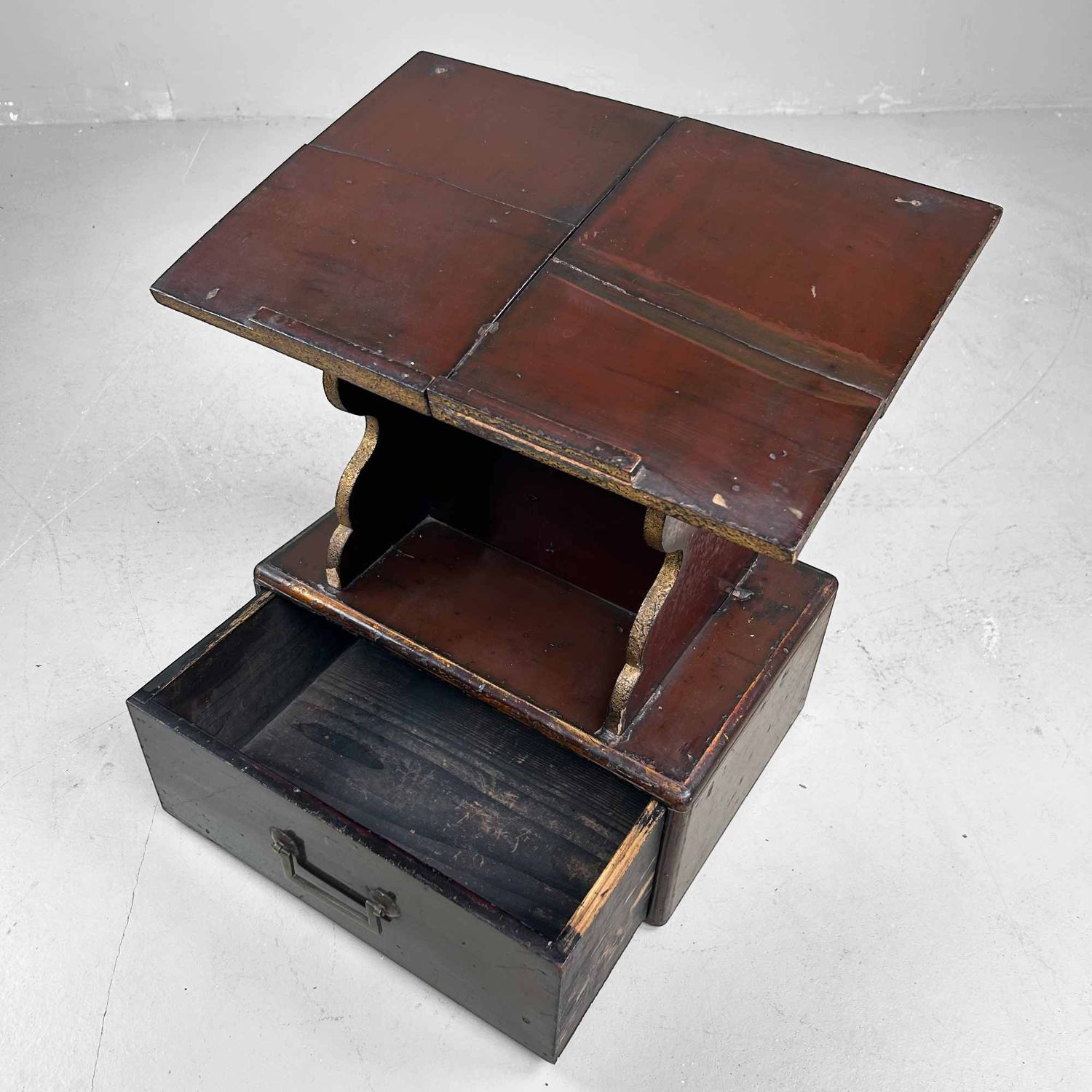 Japanese Shinto Handana (机経) Reading Stand, Edo Period. Japanese Shinto Handana (机経) Reading Stand, Edo Period.