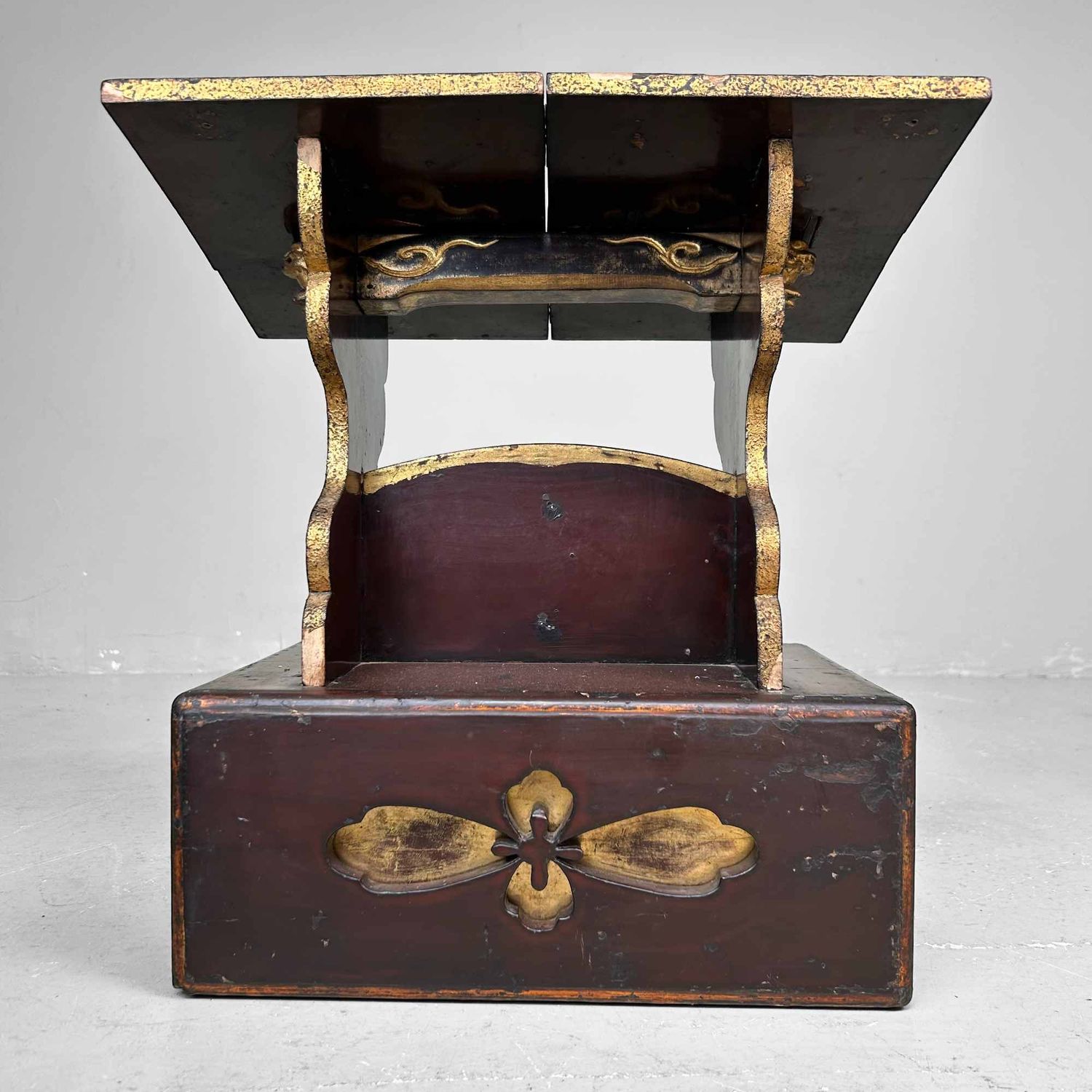 Japanese Shinto Handana (机経) Reading Stand, Edo Period. Japanese Shinto Handana (机経) Reading Stand, Edo Period.