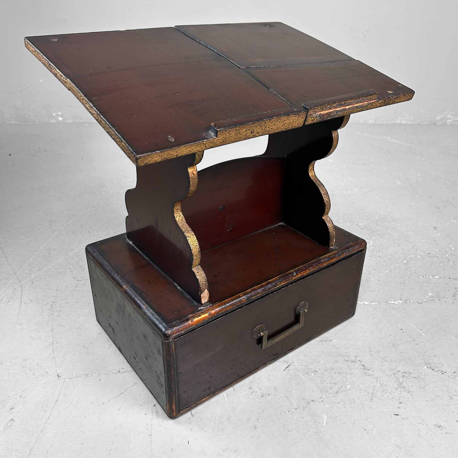 Japanese Shinto Handana (机経) Reading Stand, Edo Period. Japanese Shinto Handana (机経) Reading Stand, Edo Period.