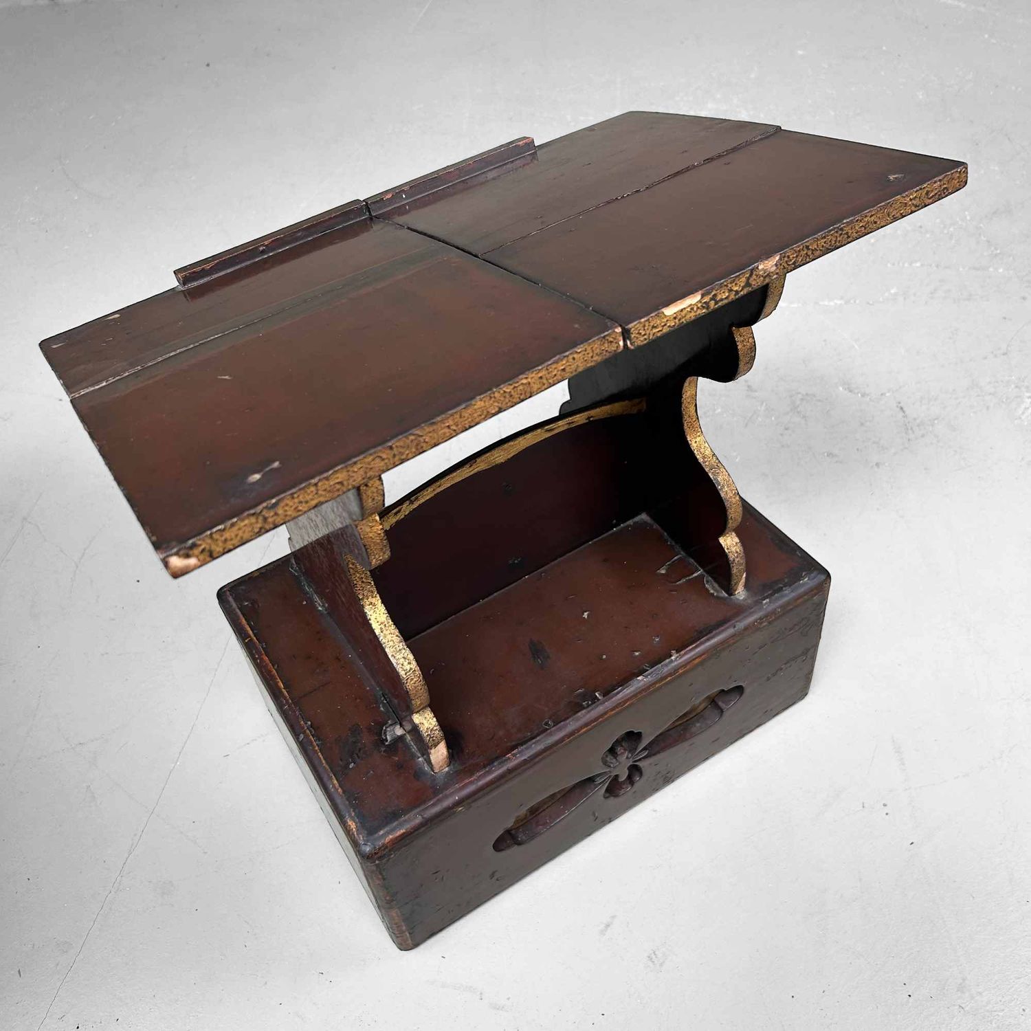 Japanese Shinto Handana (机経) Reading Stand, Edo Period. Japanese Shinto Handana (机経) Reading Stand, Edo Period.