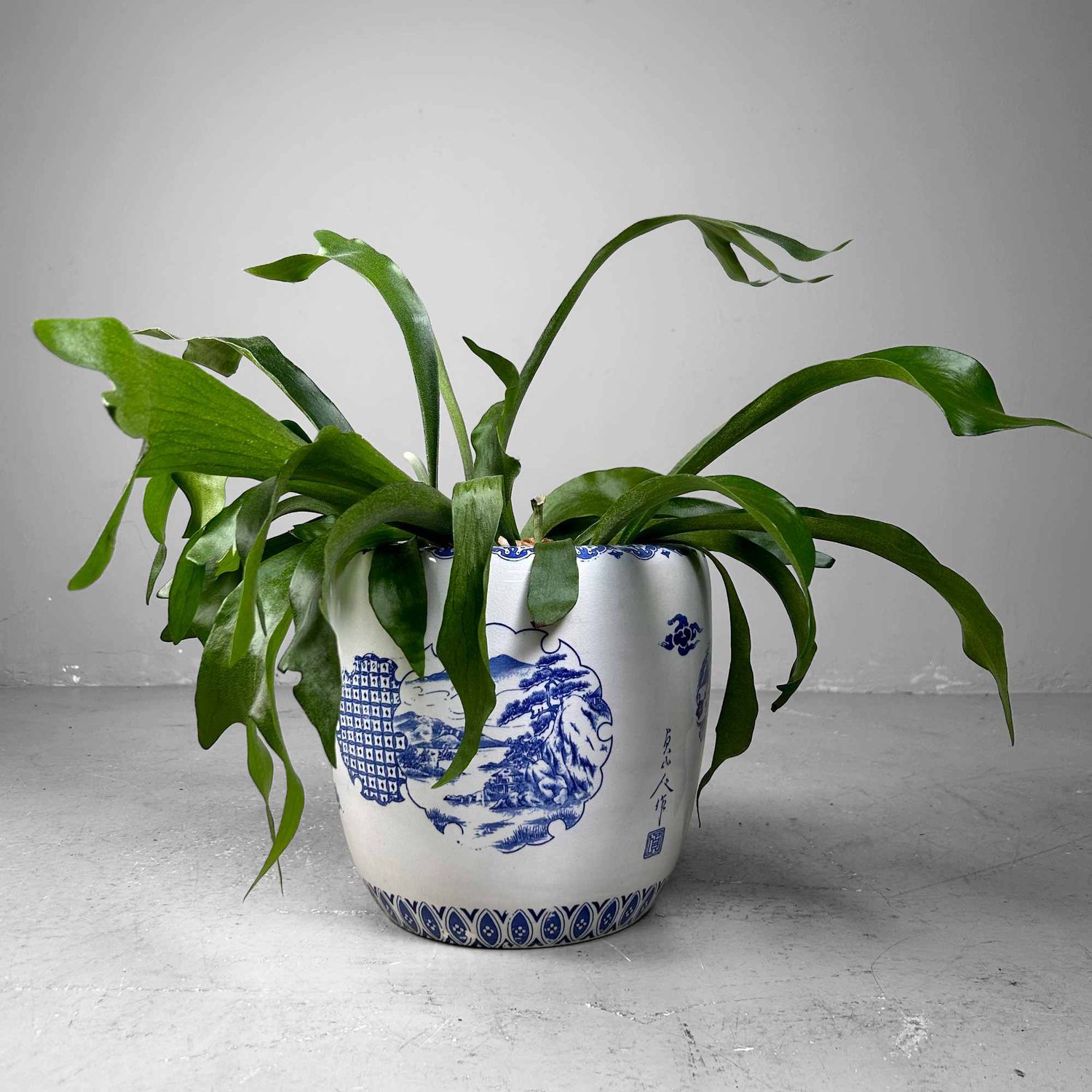 Porseleinen Hibachi, Japan, vroege Taishō-periode.