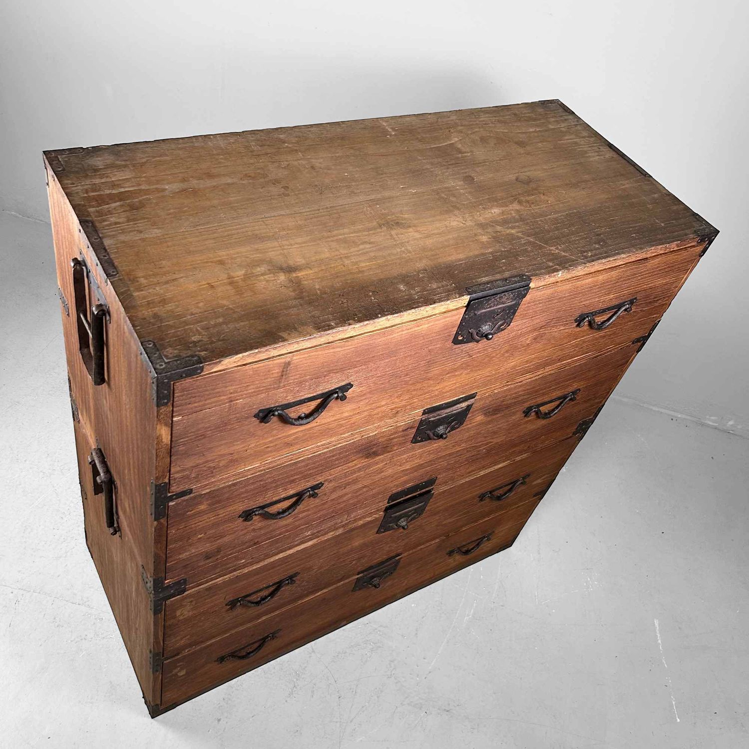 Traditional Japanese Kimono Tansu Chest of Drawers, Meiji period.