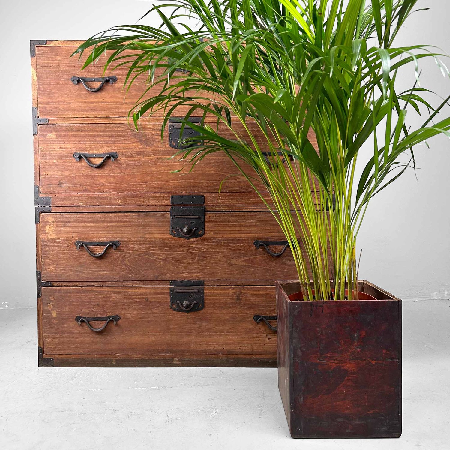Traditional Japanese Kimono Tansu Chest of Drawers, Meiji period.