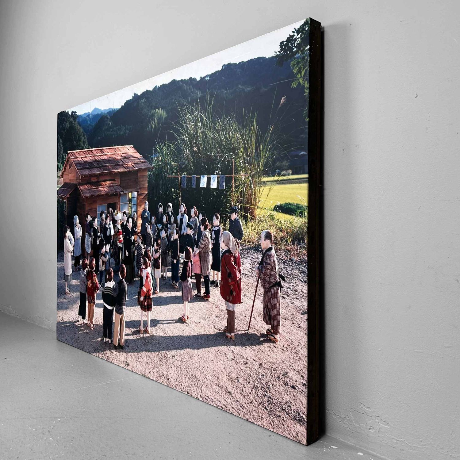 Tentoonstellingsfoto '​Children of the Showa Era', Michiko Ishii & Hajime Inoue, Japan.