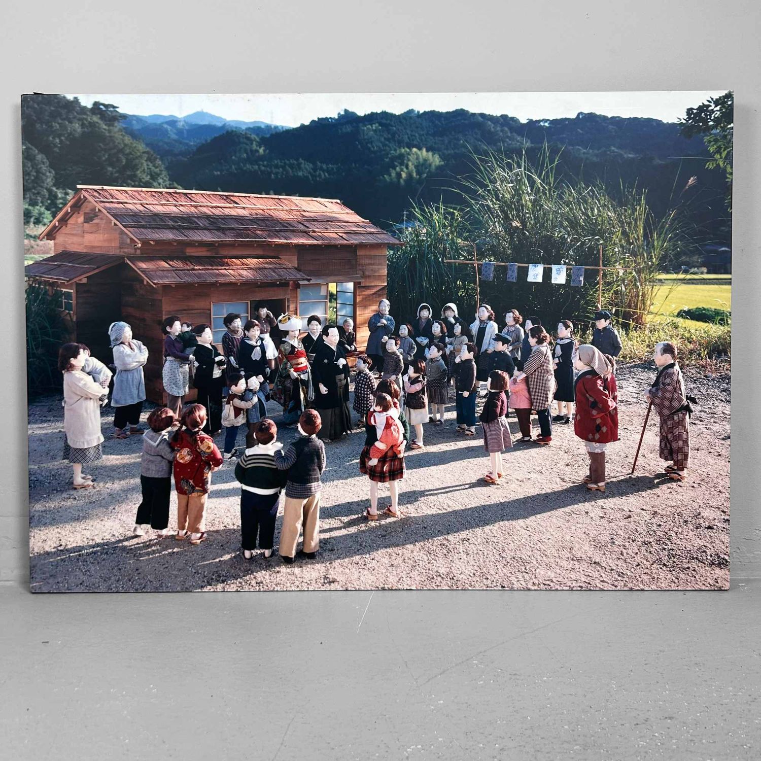 Tentoonstellingsfoto '​Children of the Showa Era', Michiko Ishii & Hajime Inoue, Japan.