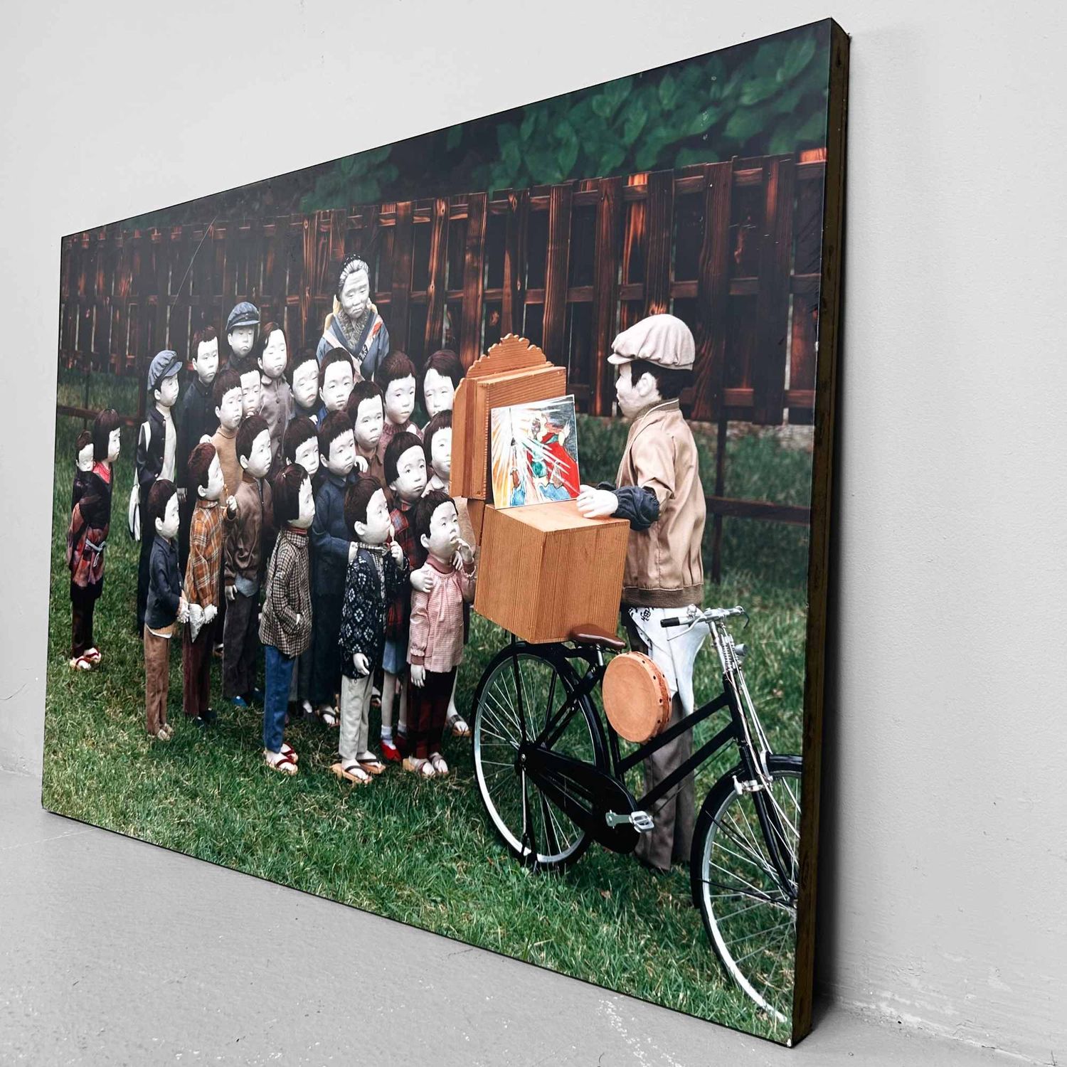 Tentoonstellingsfoto '​Children of the Showa Era', Michiko Ishii & Hajime Inoue, Japan.
