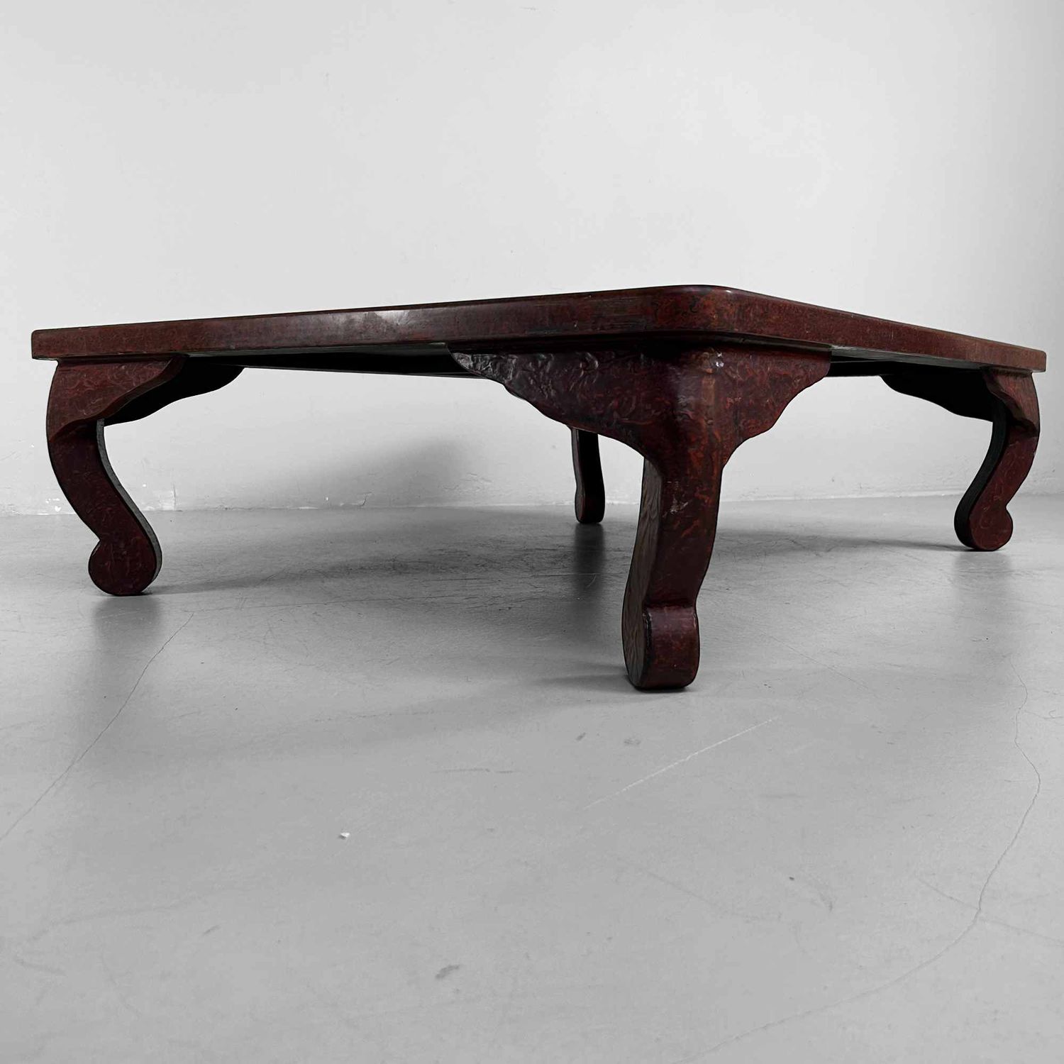 Elegante Lage Tafel, Tsugari Lakwerk, Chabudai, 1920s. Elegante Lage Tafel, Tsugari Lakwerk, Chabudai, 1920s.