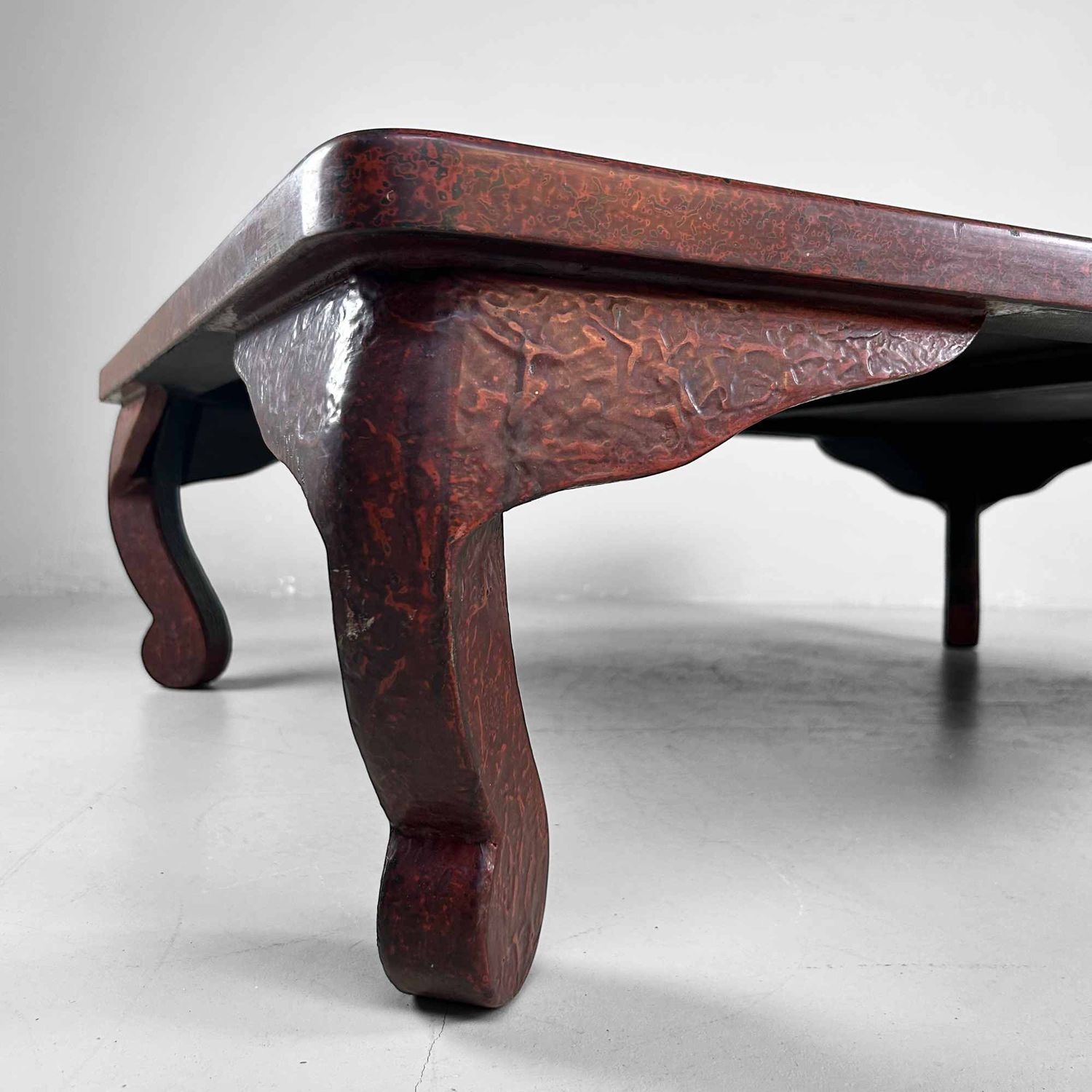 Elegante Lage Tafel, Tsugari Lakwerk, Chabudai, 1920s. Elegante Lage Tafel, Tsugari Lakwerk, Chabudai, 1920s.