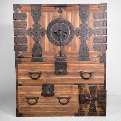 Kannon Biraki Isho Tansu, Traditionele Kledingkast, Meiji-periode, Japan.