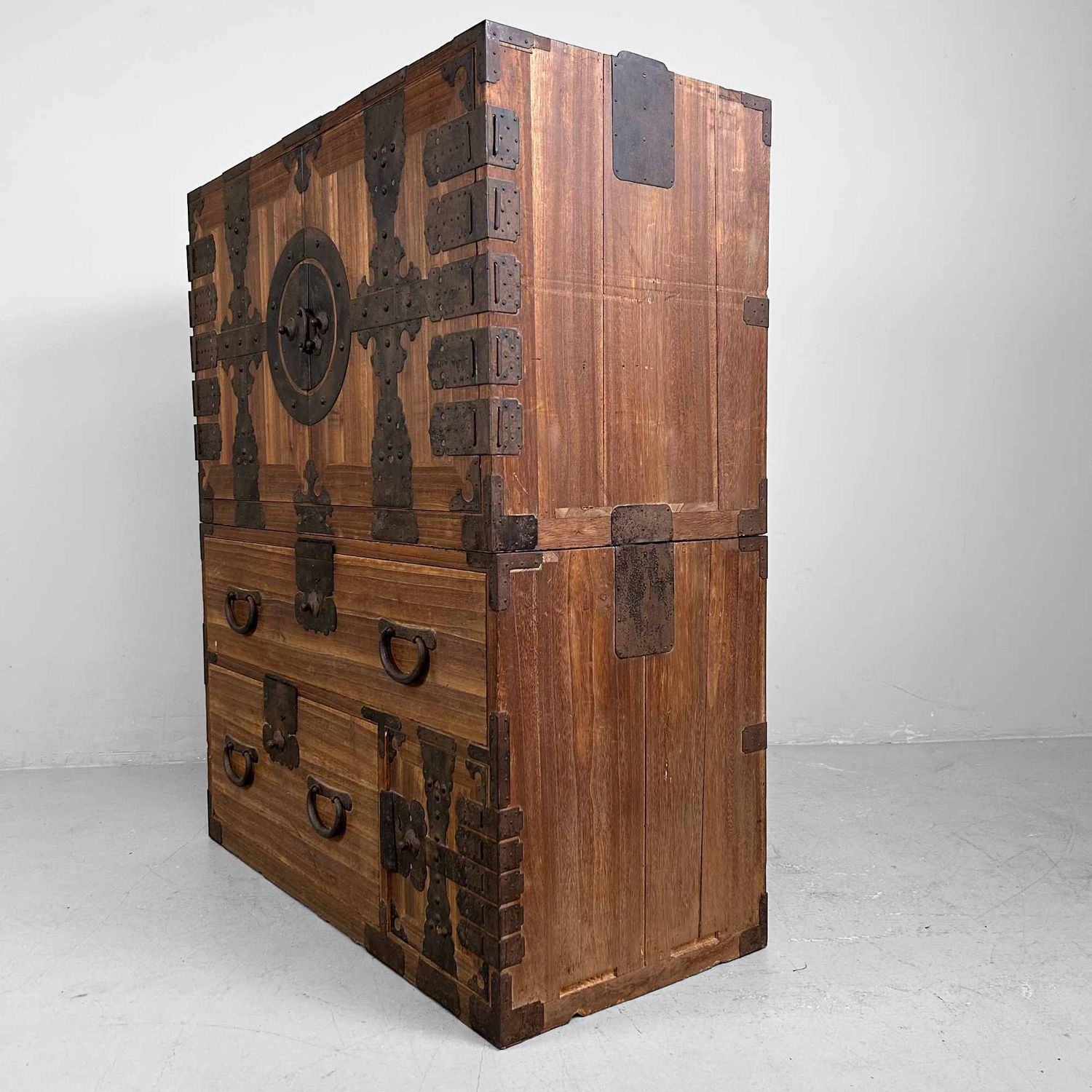 Kannon Biraki Isho Tansu, Traditionele Kledingkast, Meiji-periode, Japan.