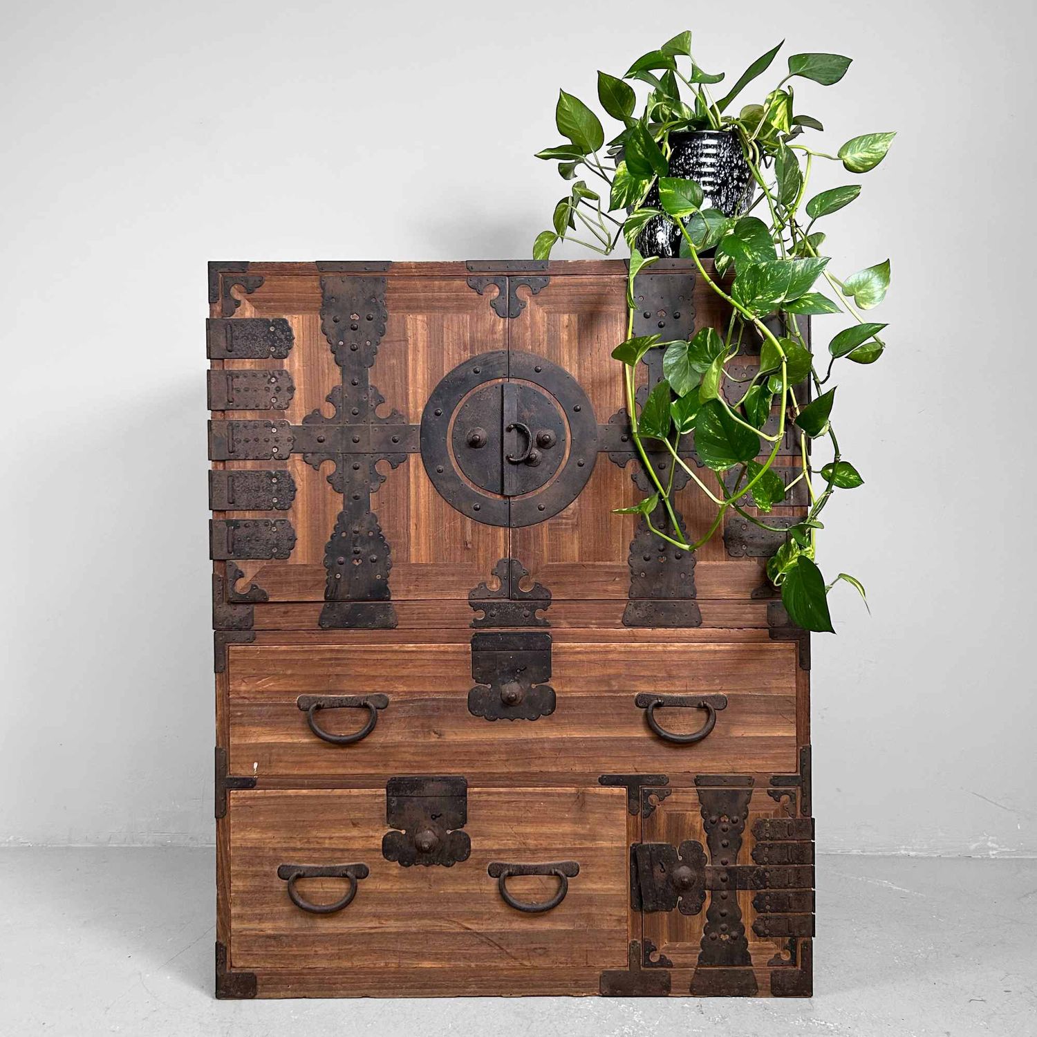 Kannon Biraki Isho Tansu, Traditionele Kledingkast, Meiji-periode, Japan.