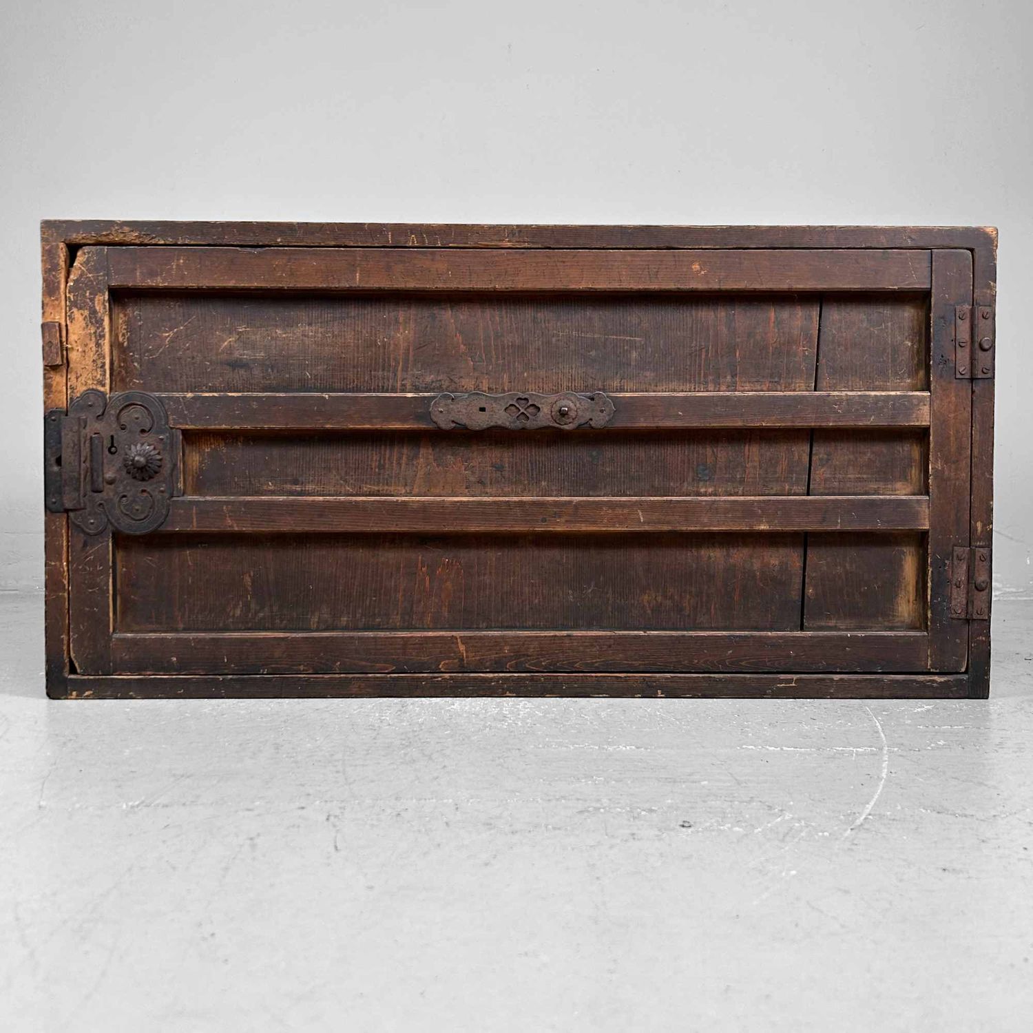Ko-dansu (小箪笥), Low Drawer Chest, Meiji Period, Japan.