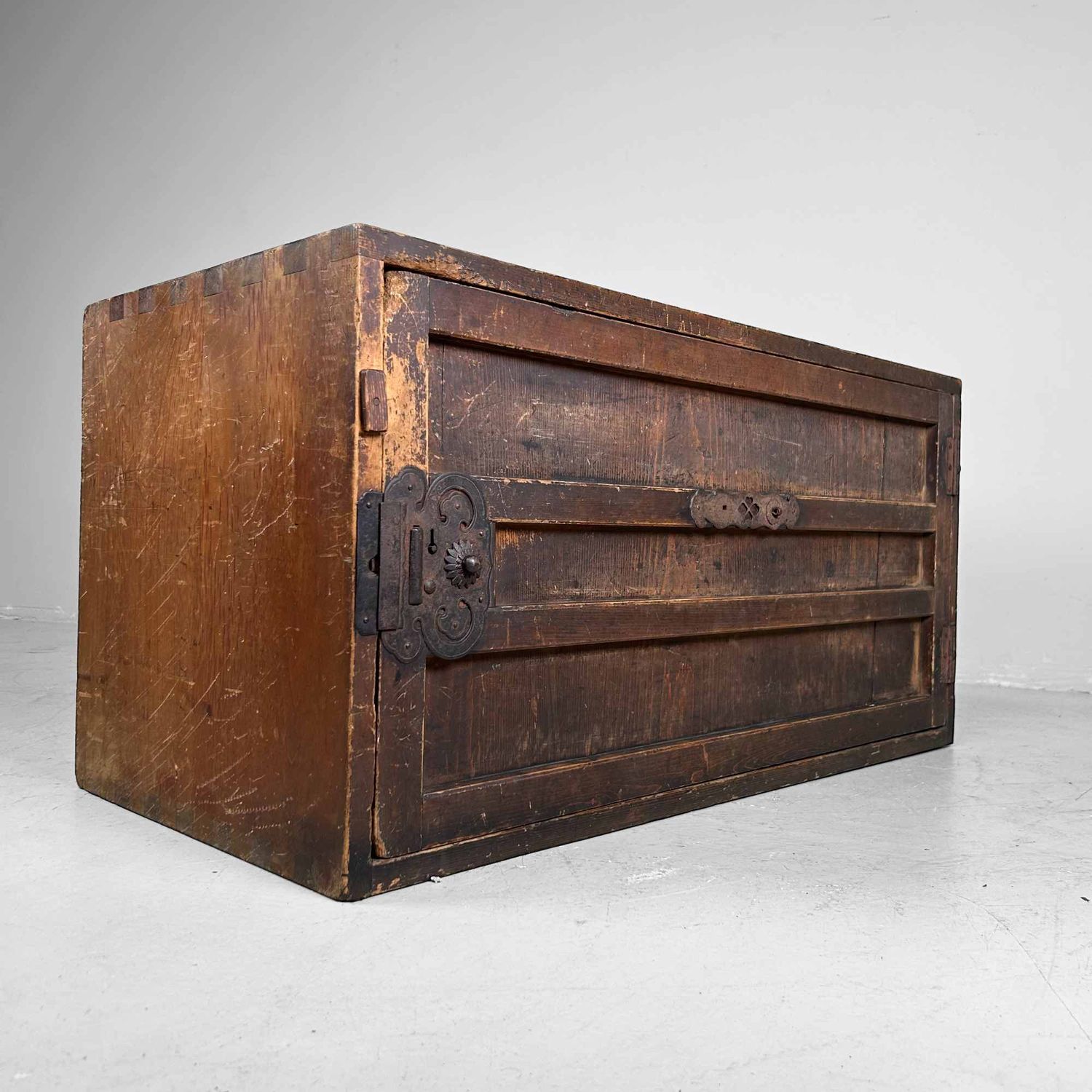 Ko-dansu (小箪笥), Low Drawer Chest, Meiji Period, Japan.