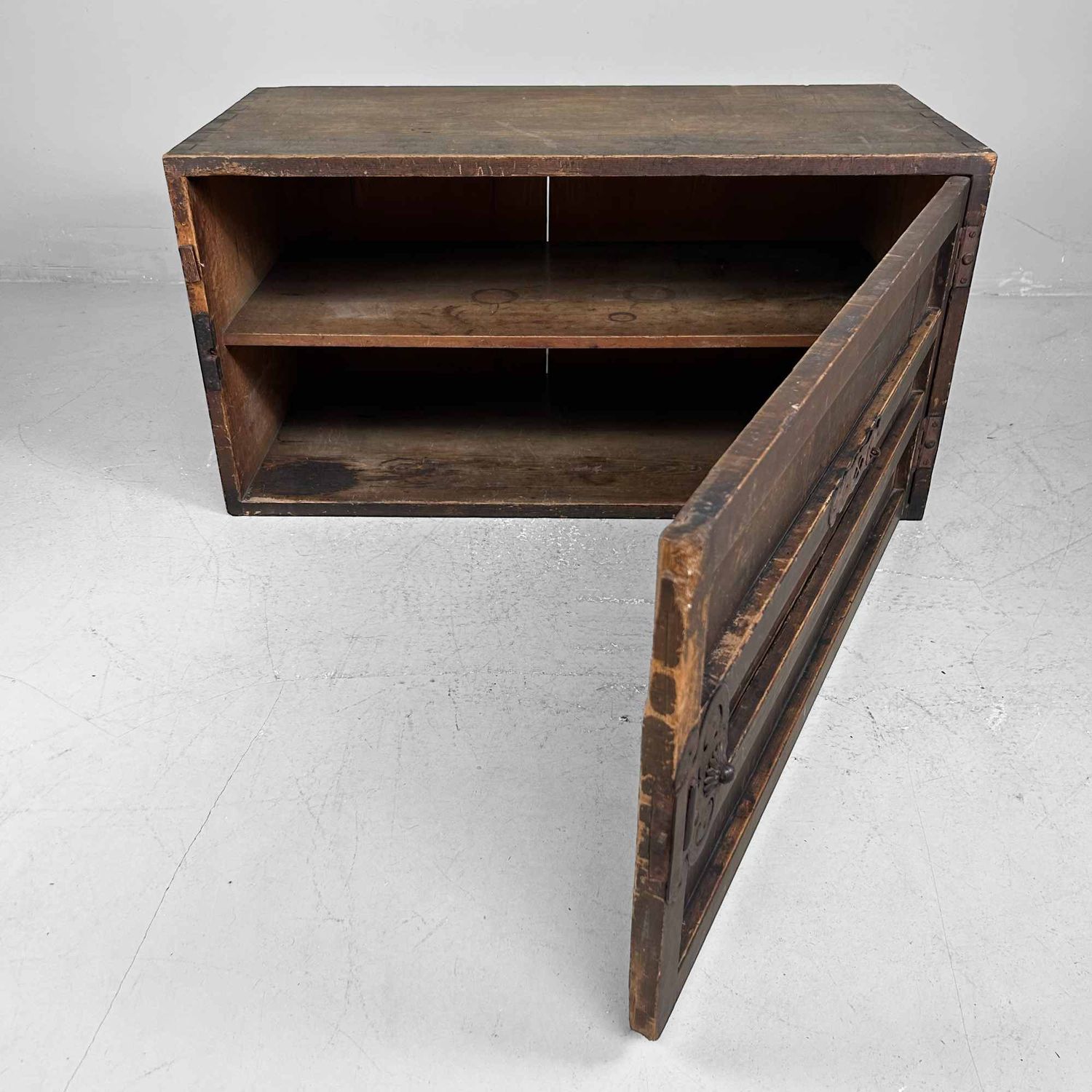 Ko-dansu (小箪笥), Low Drawer Chest, Meiji Period, Japan.