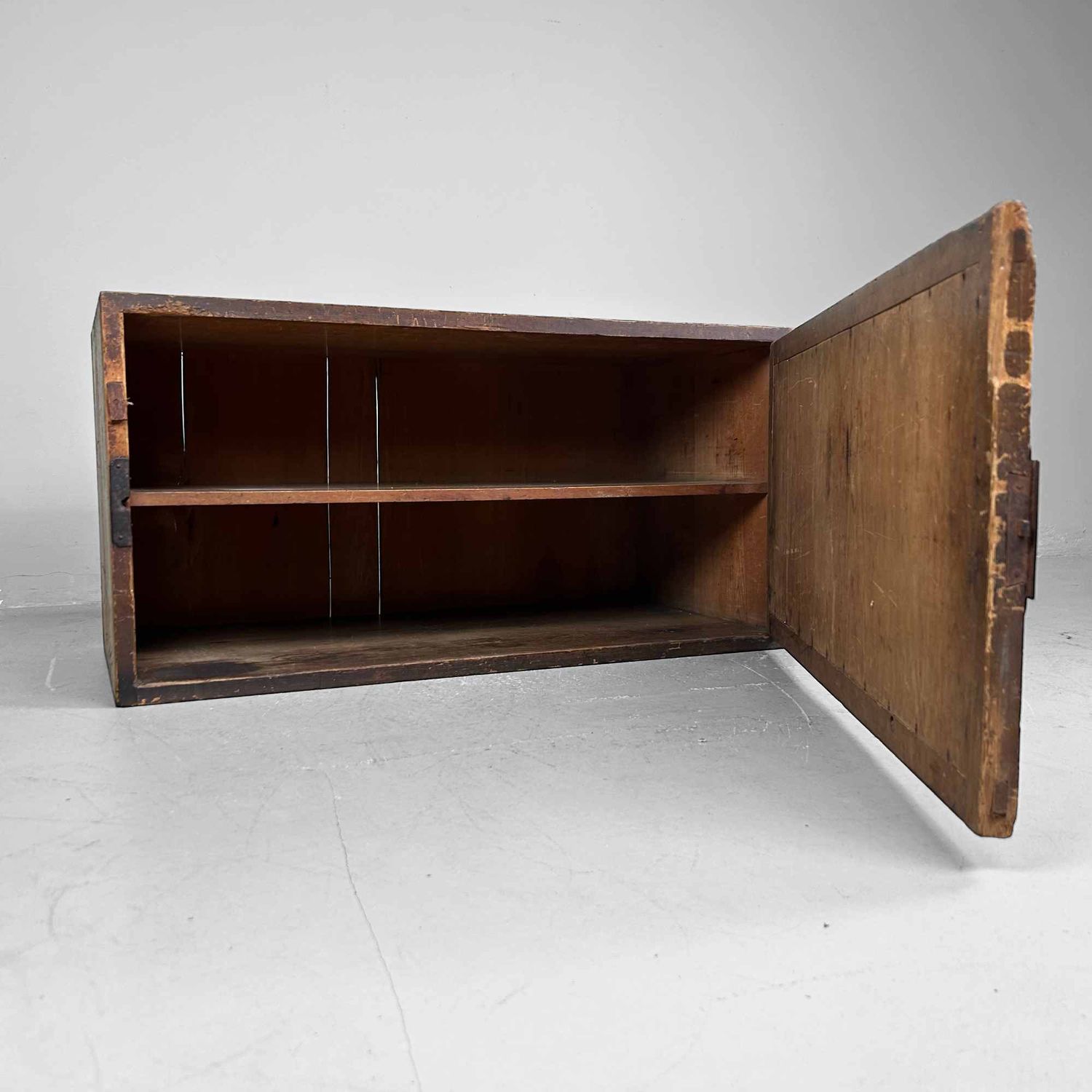 Ko-dansu (小箪笥), Low Drawer Chest, Meiji Period, Japan.