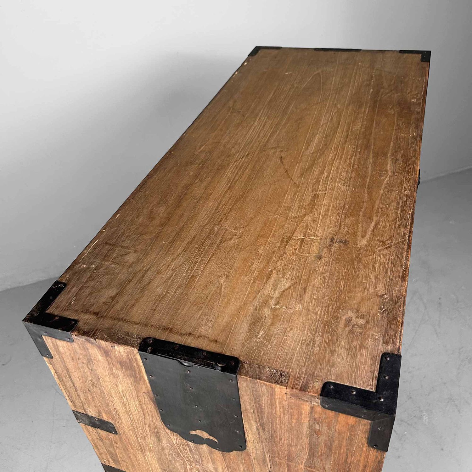 Japanese Kimono Paulownia Tansu, Chest of Drawers, Shōwa Period.