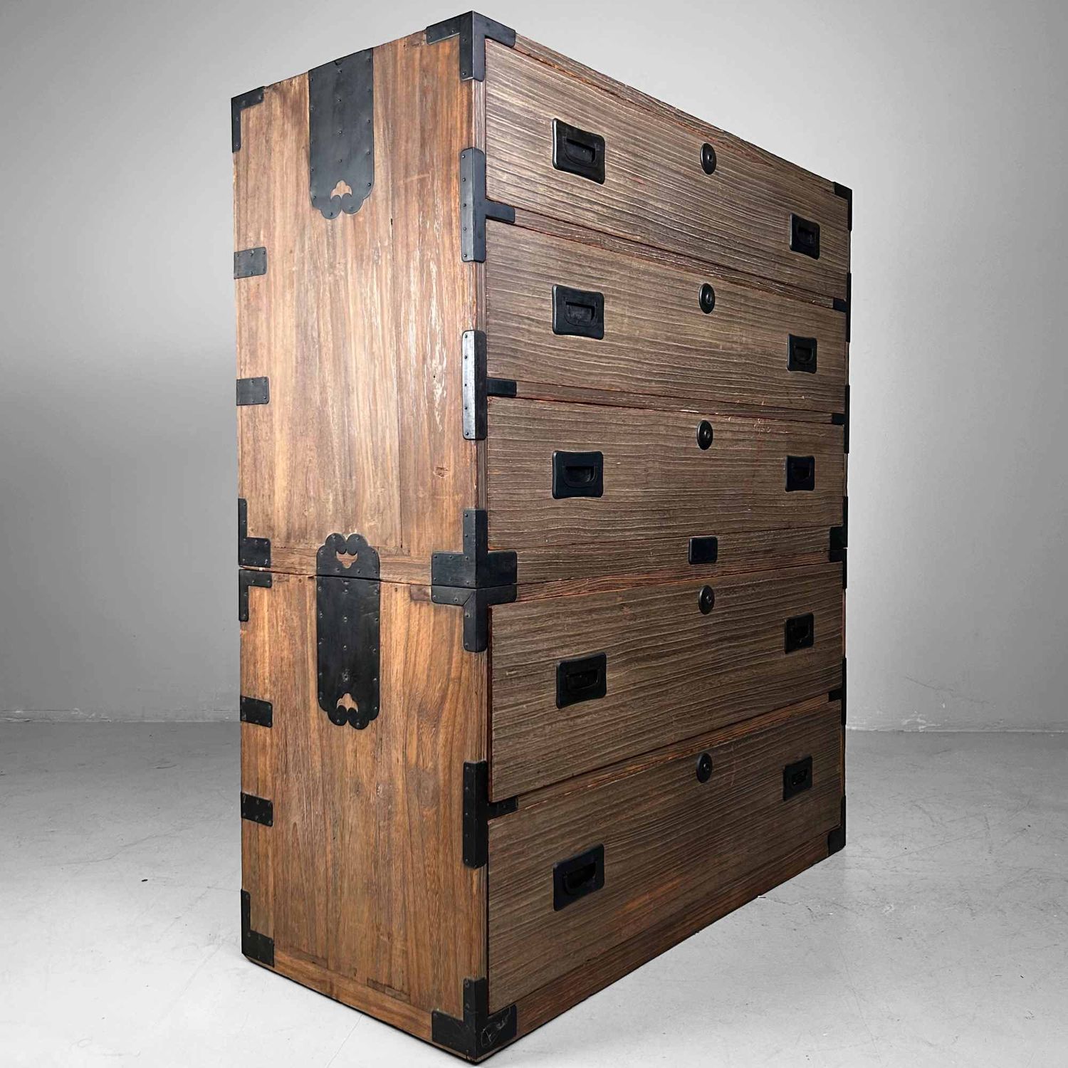 Japanese Kimono Paulownia Tansu, Chest of Drawers, Shōwa Period.