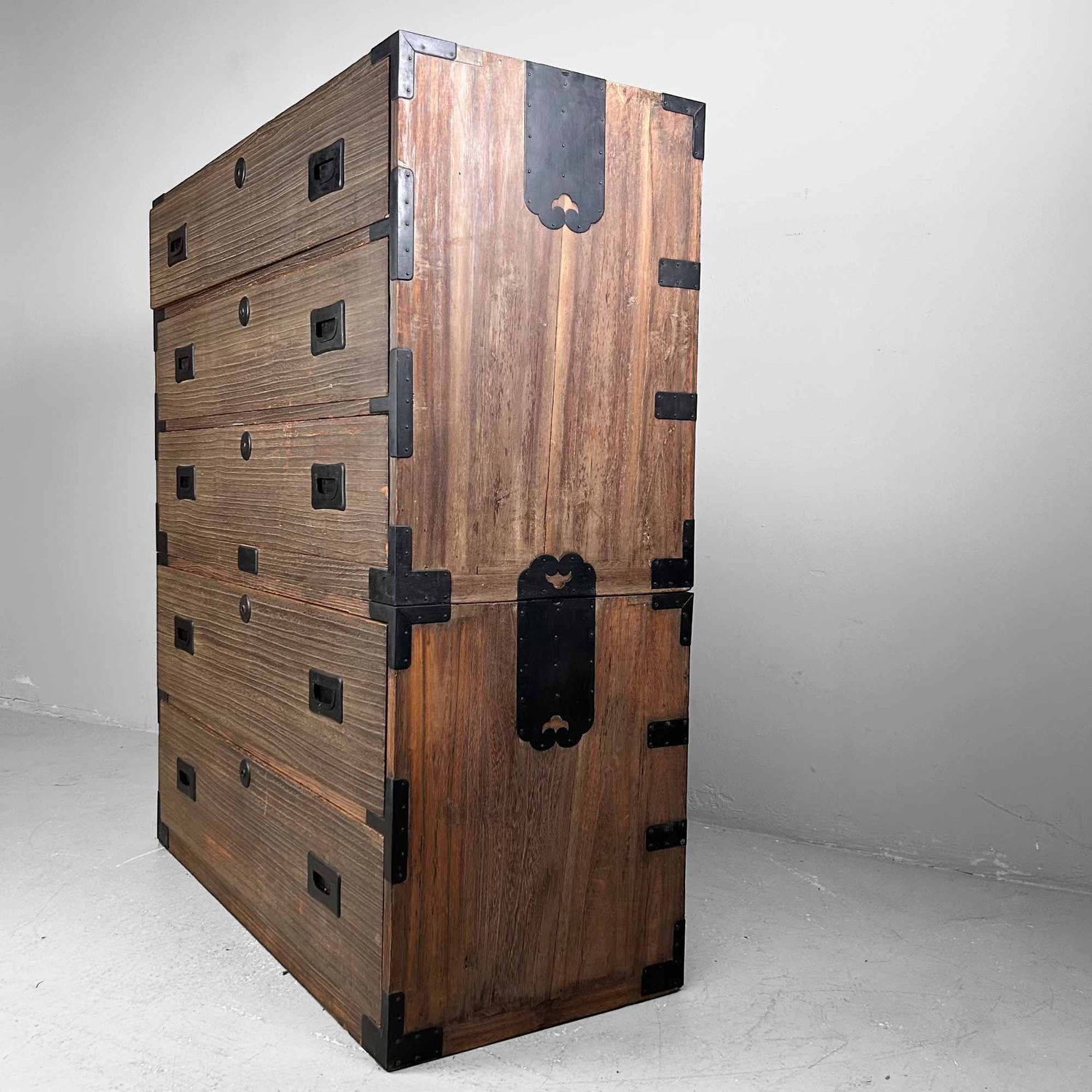 Japanese Kimono Paulownia Tansu, Chest of Drawers, Shōwa Period.