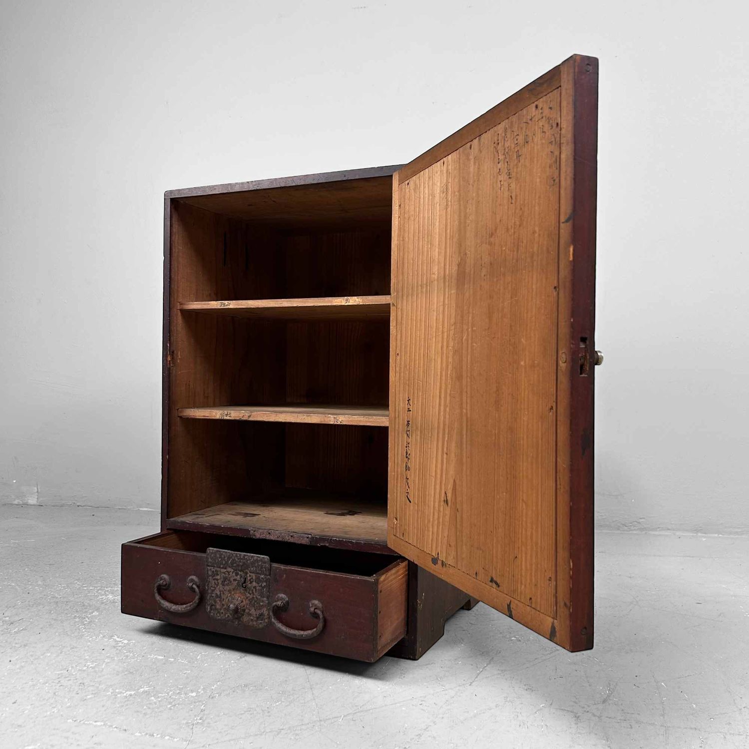 Chabako (茶箱), Storage Cabinet for Tea Ceremony, Meiji Period, Japan.