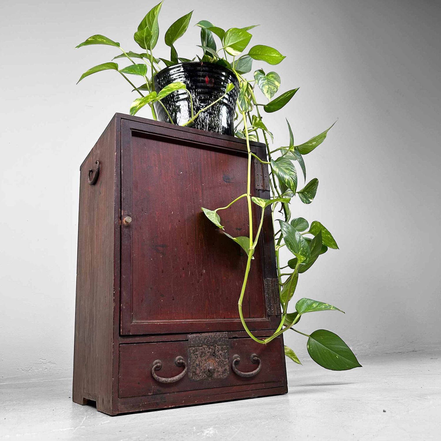 Chabako (茶箱), Storage Cabinet for Tea Ceremony, Meiji Period, Japan.