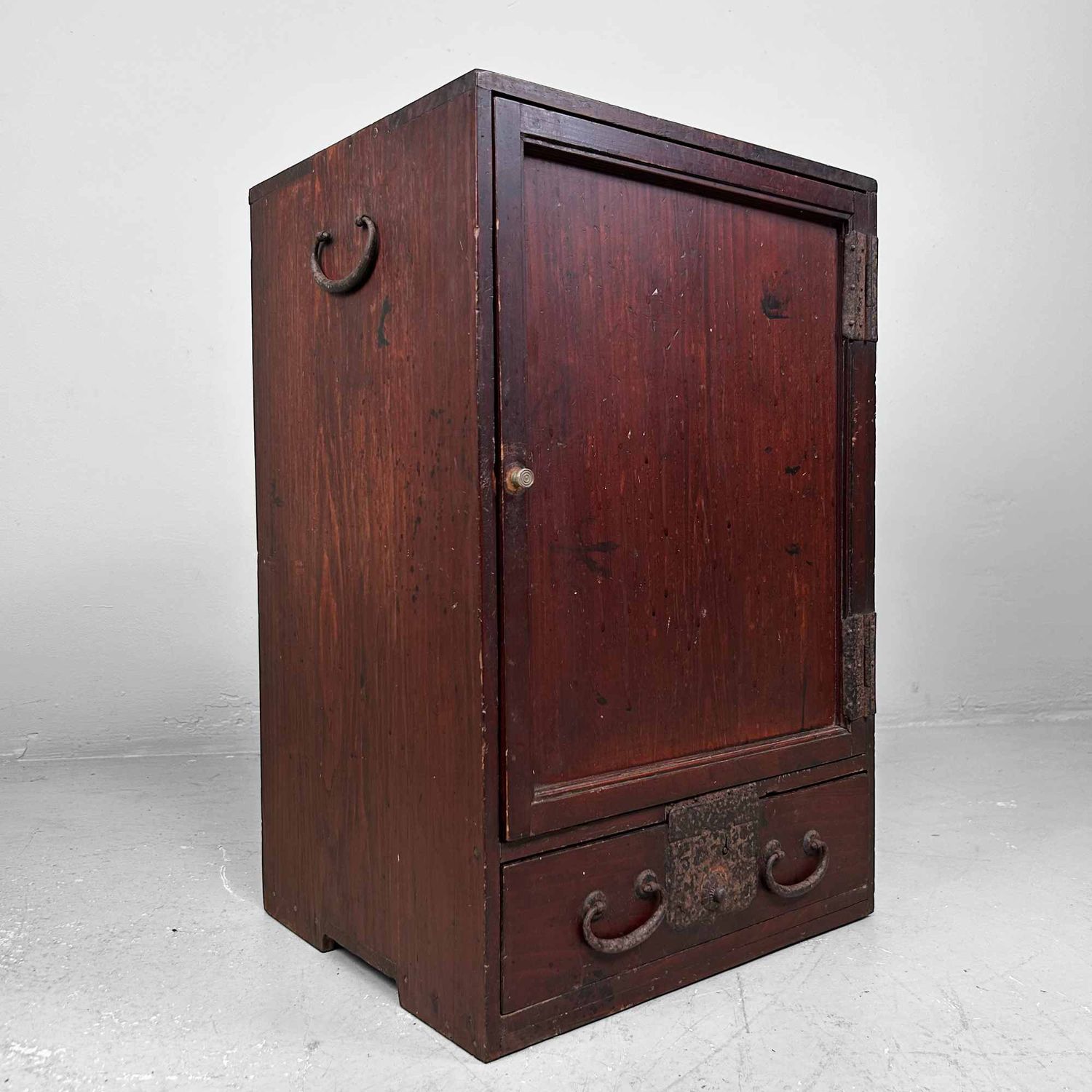 Chabako (茶箱), Storage Cabinet for Tea Ceremony, Meiji Period, Japan.