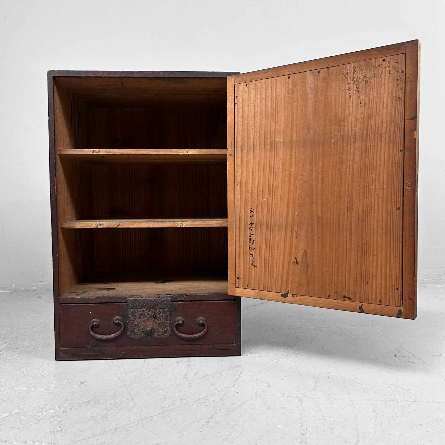 Chabako (茶箱), Storage Cabinet for Tea Ceremony, Meiji Period, Japan.