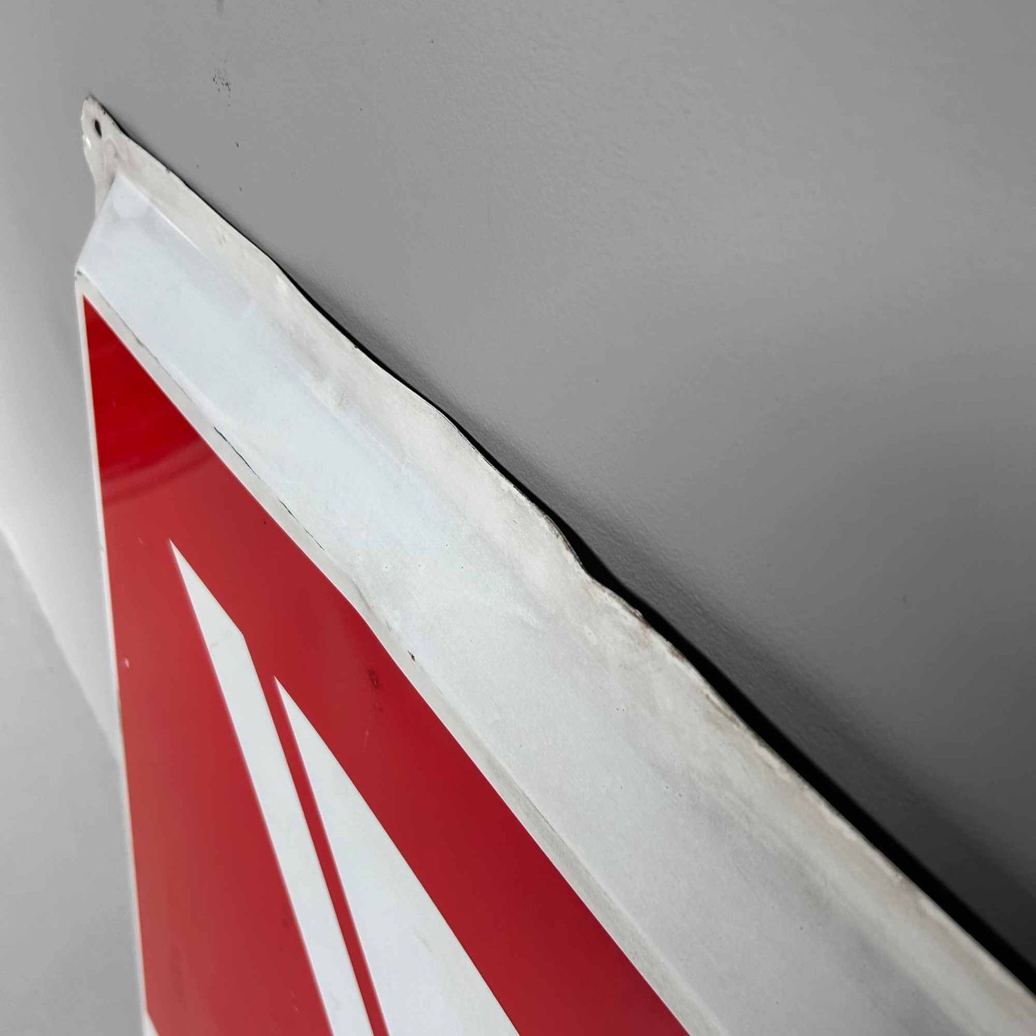 Groot Metalen 'Daihatsu' Reclamebord, Shōwa periode, Japan.