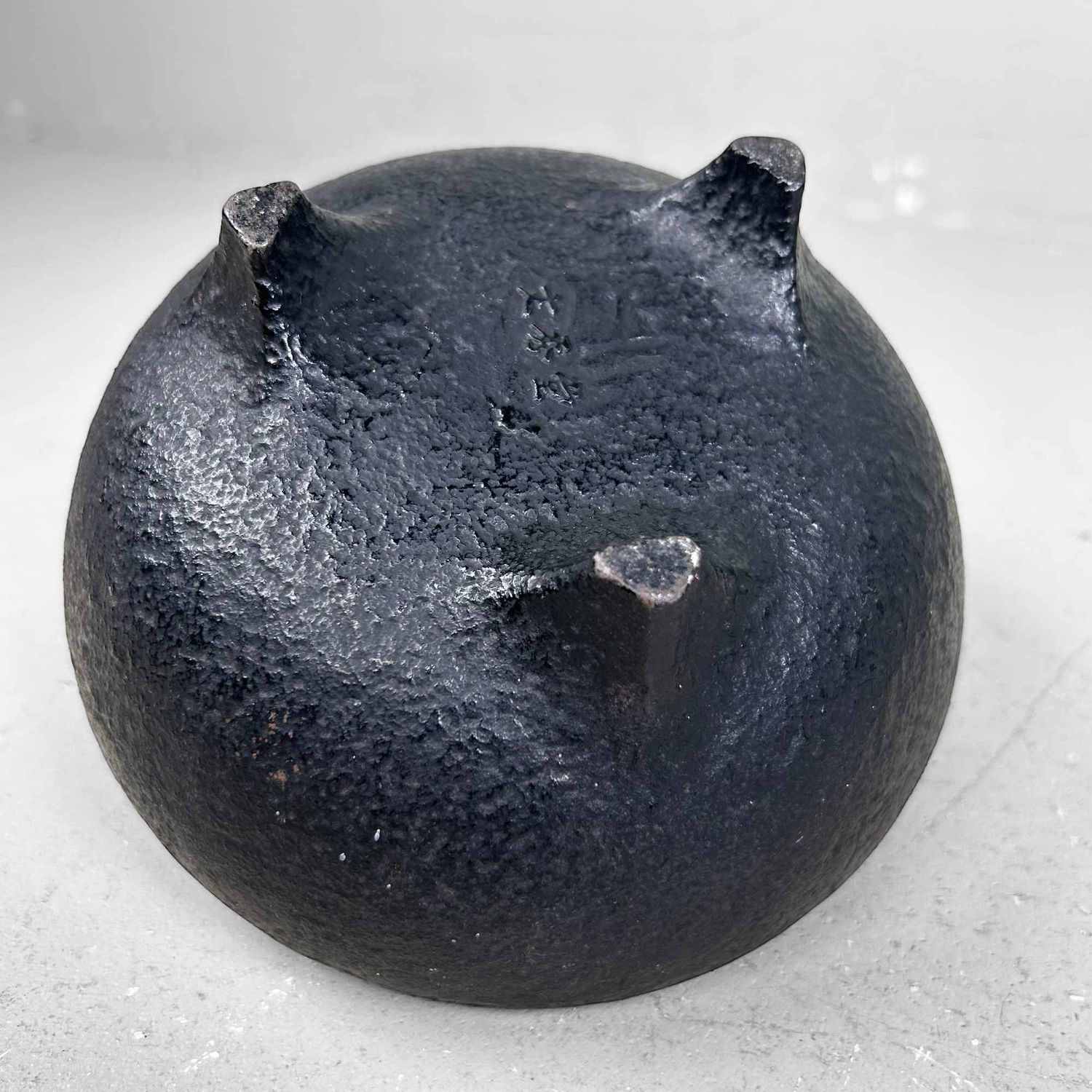 Japanese Cast Iron 'Chagama​ Furo' Ashtray, Nambu Tekki, Shōwa Period.