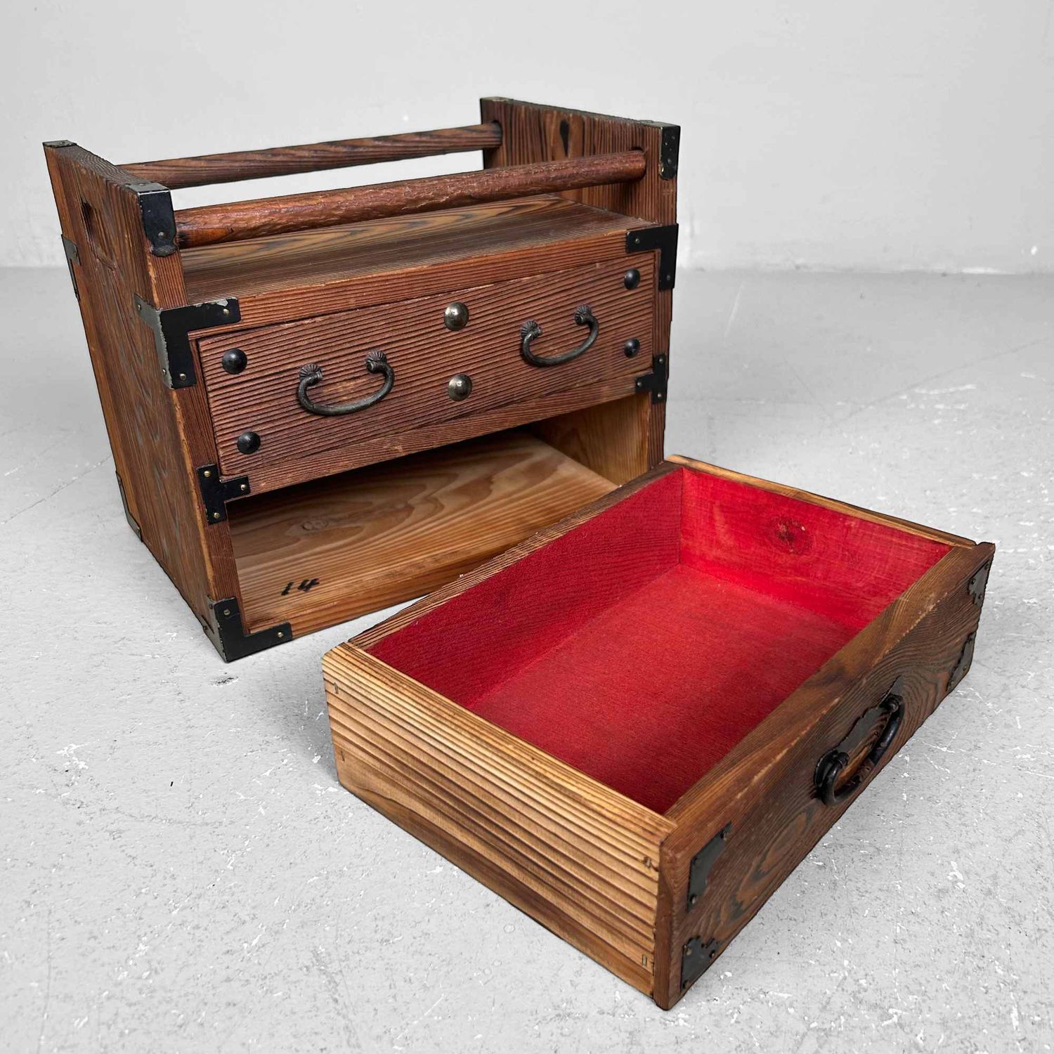 Yakusugi Kastje voor Juwelen, Japan, Shōwa-periode.