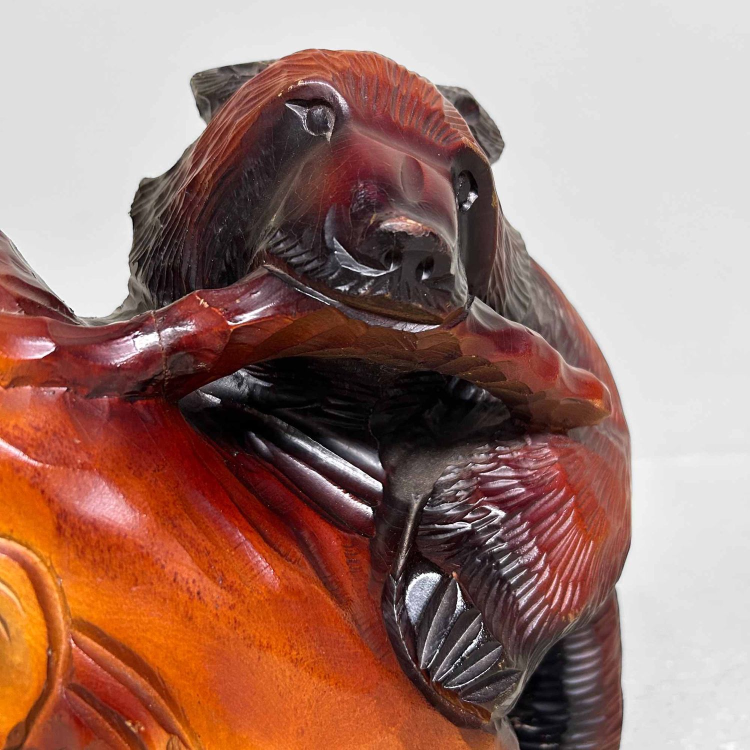 Houtsnijwerk, 'Beer met Welp', Ainu (アイヌ), Hokkaido, Japan.