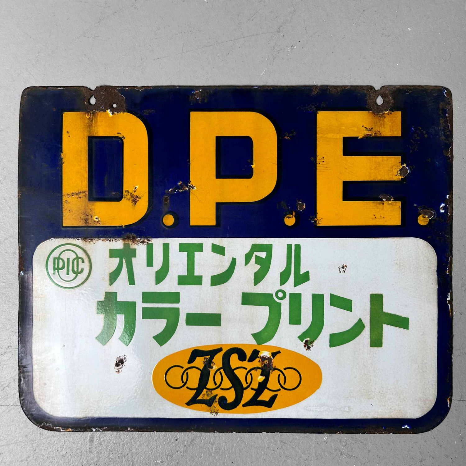 Emaille Reclamebord Muurdecoratie, D.P.E. Oriental Color Print , Shōwa Periode, Japan.