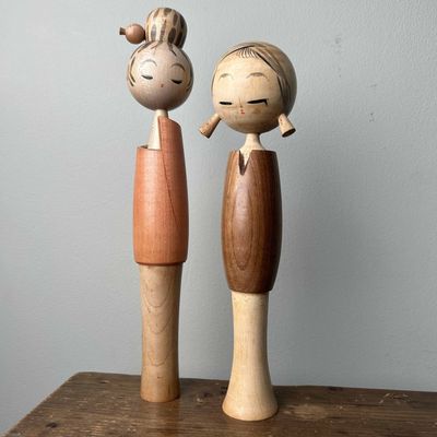 Set Elegante Vintage Sosaku Kokeshi door Miyashita Hajime, Japan.