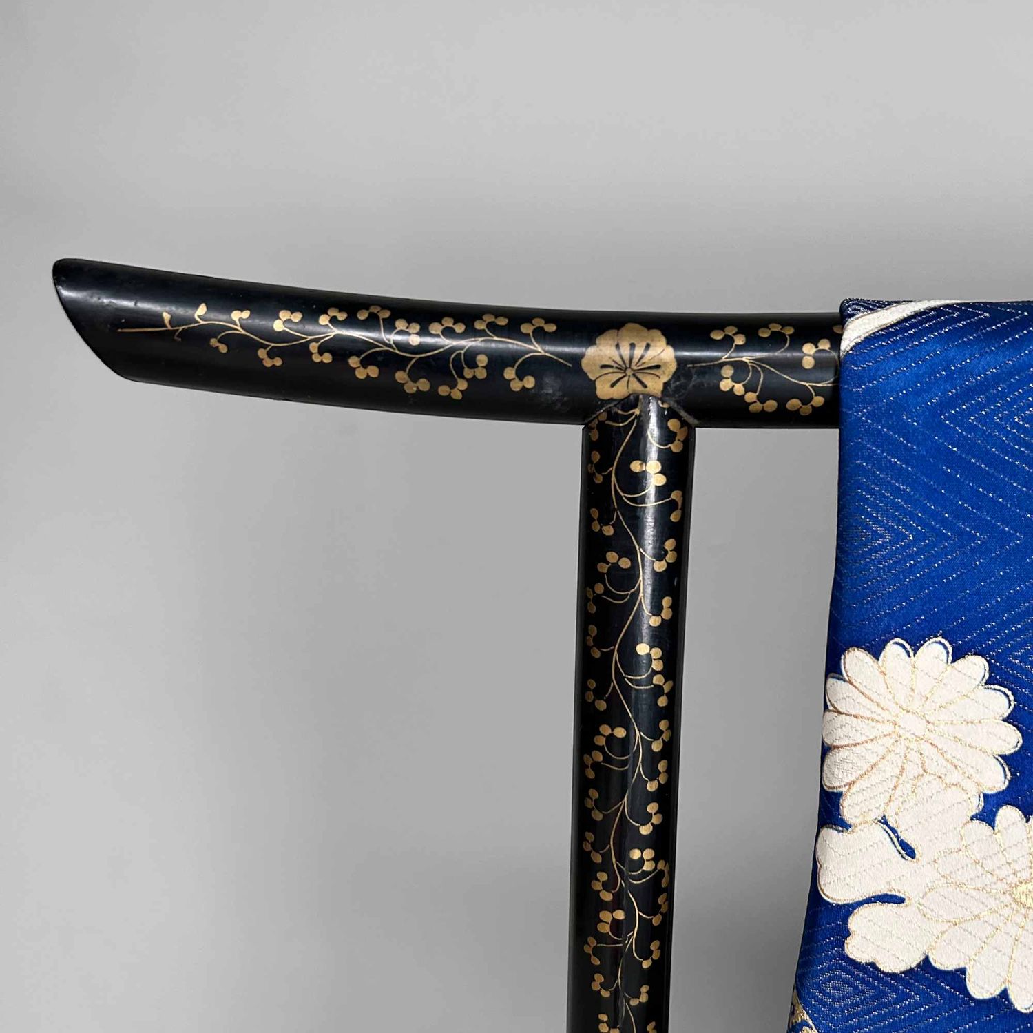 Antique Japanese Wooden Kimono Stand (Ikō), Taishō Period.