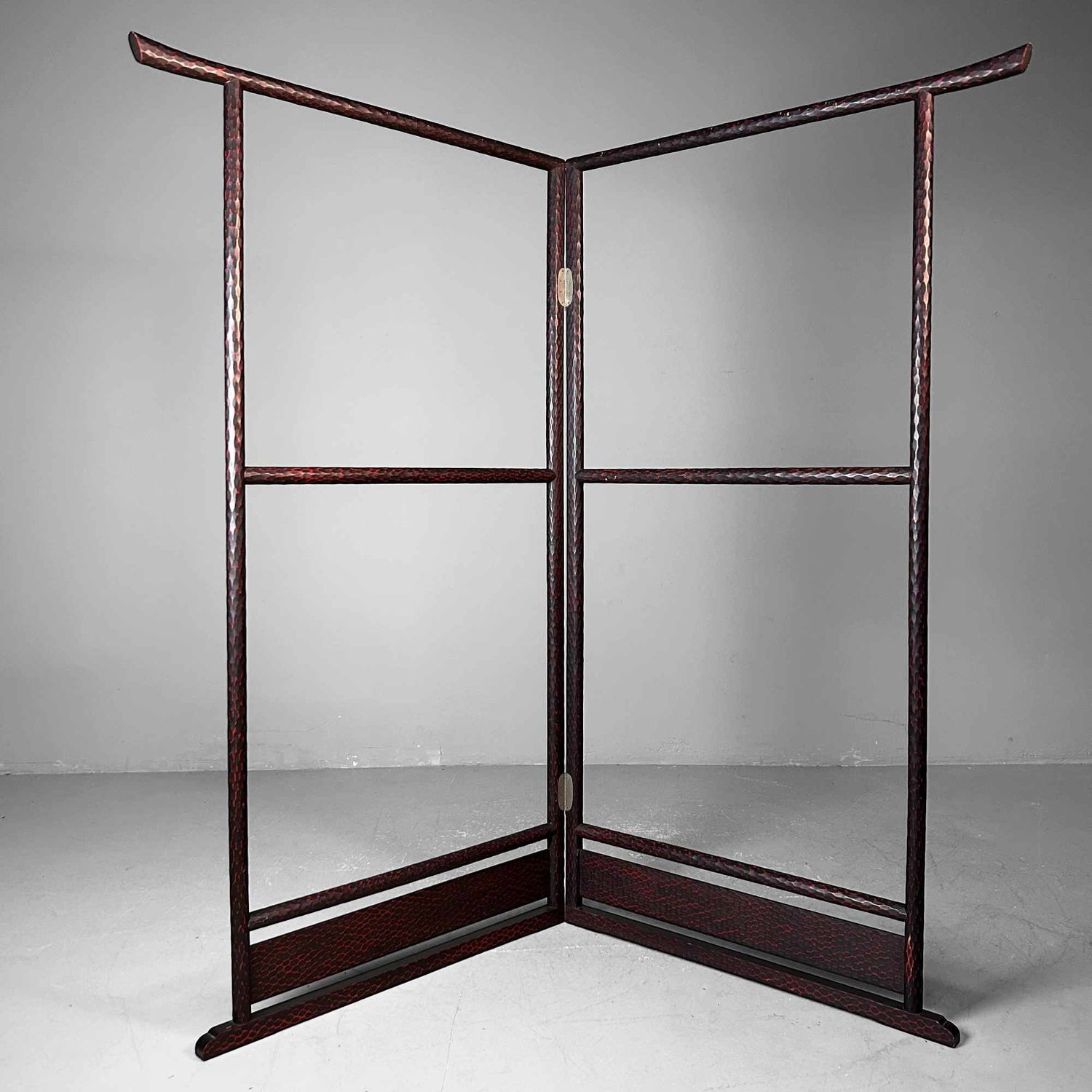 Japanese Wooden 'Kamakura Bori' Kimono Hanger Stand (Ikō), Shōwa Period.