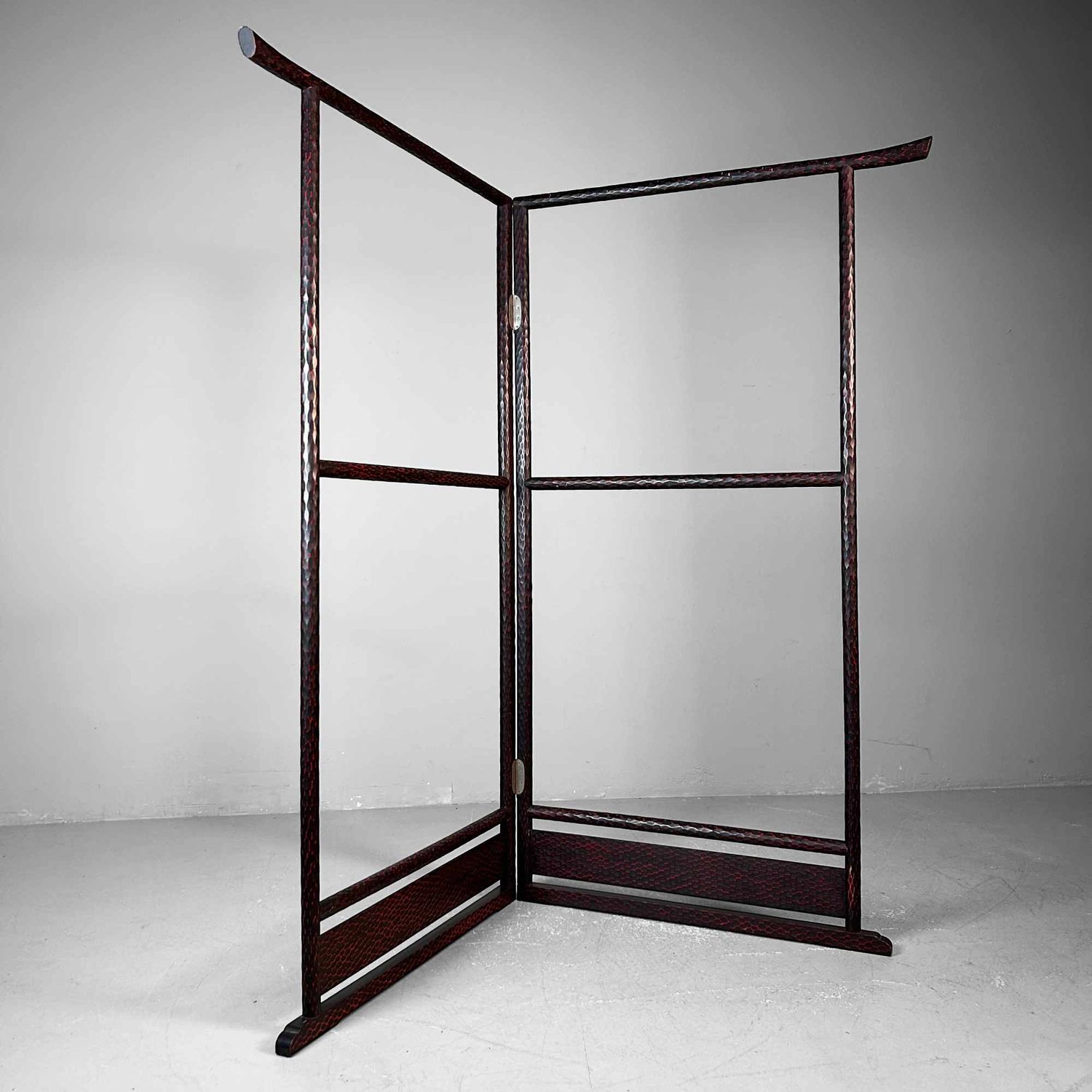 Japanese Wooden 'Kamakura Bori' Kimono Hanger Stand (Ikō), Shōwa Period.
