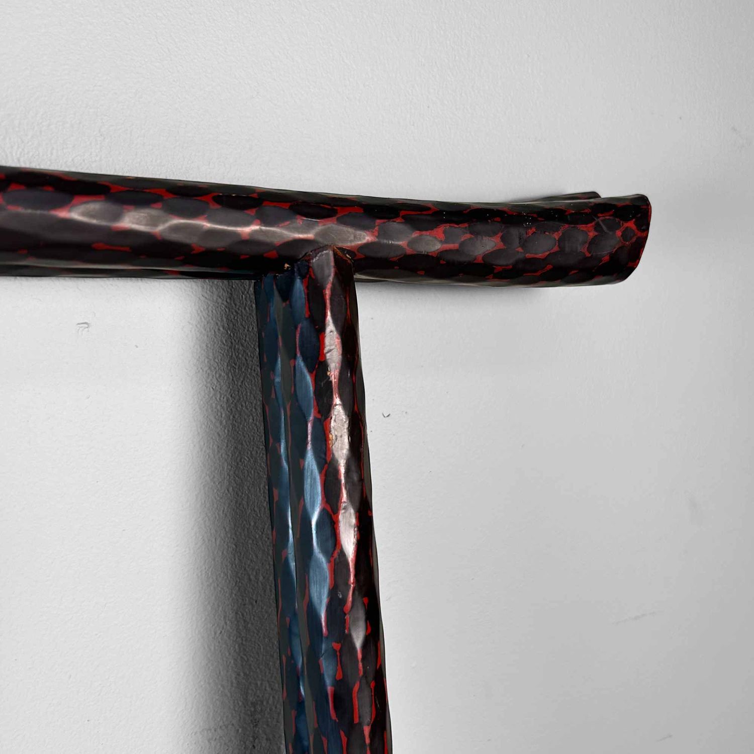 Japanese Wooden 'Kamakura Bori' Kimono Hanger Stand (Ikō), Shōwa Period.