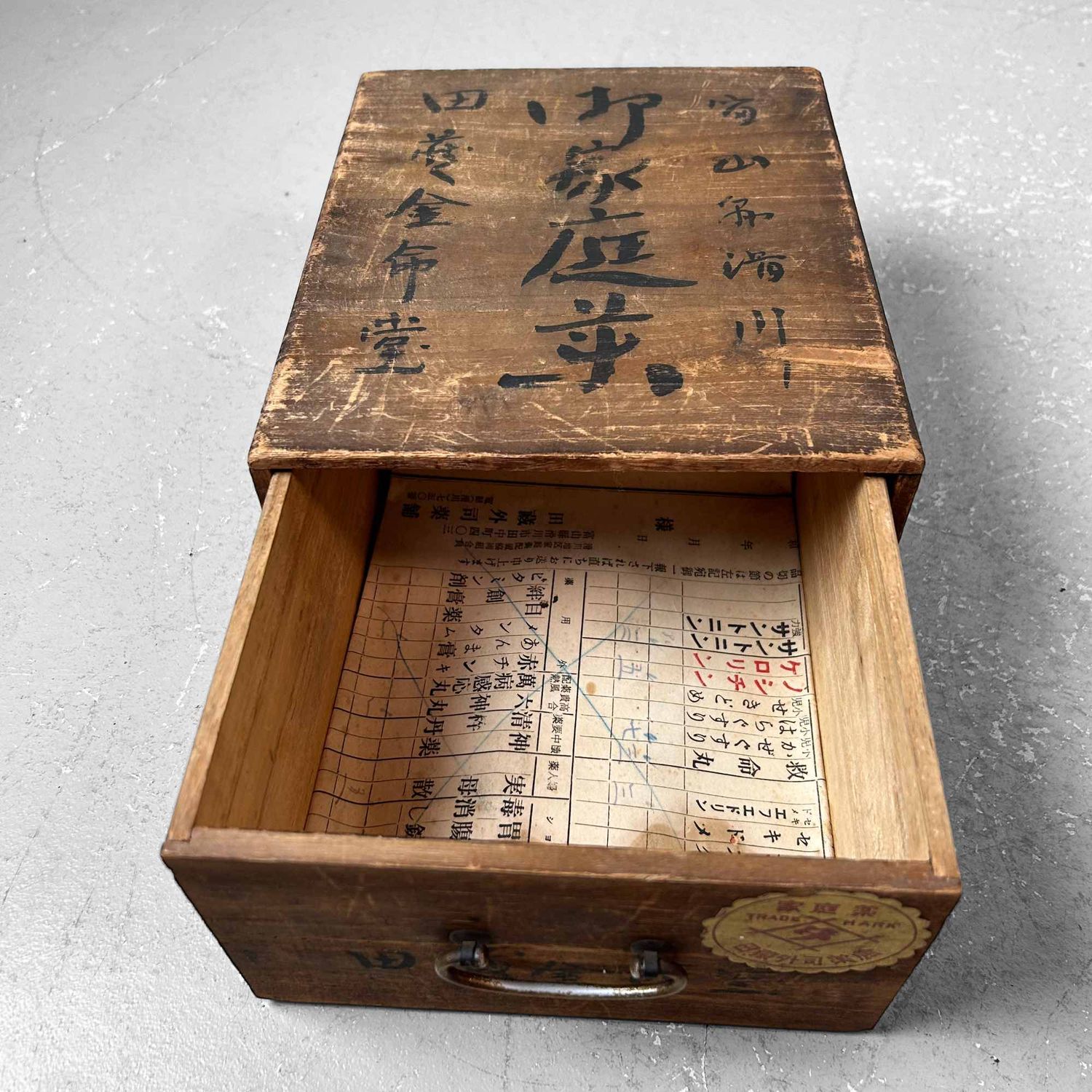 Japans houten Huisapotheek Kistje met Lade, jaren '40-'50.