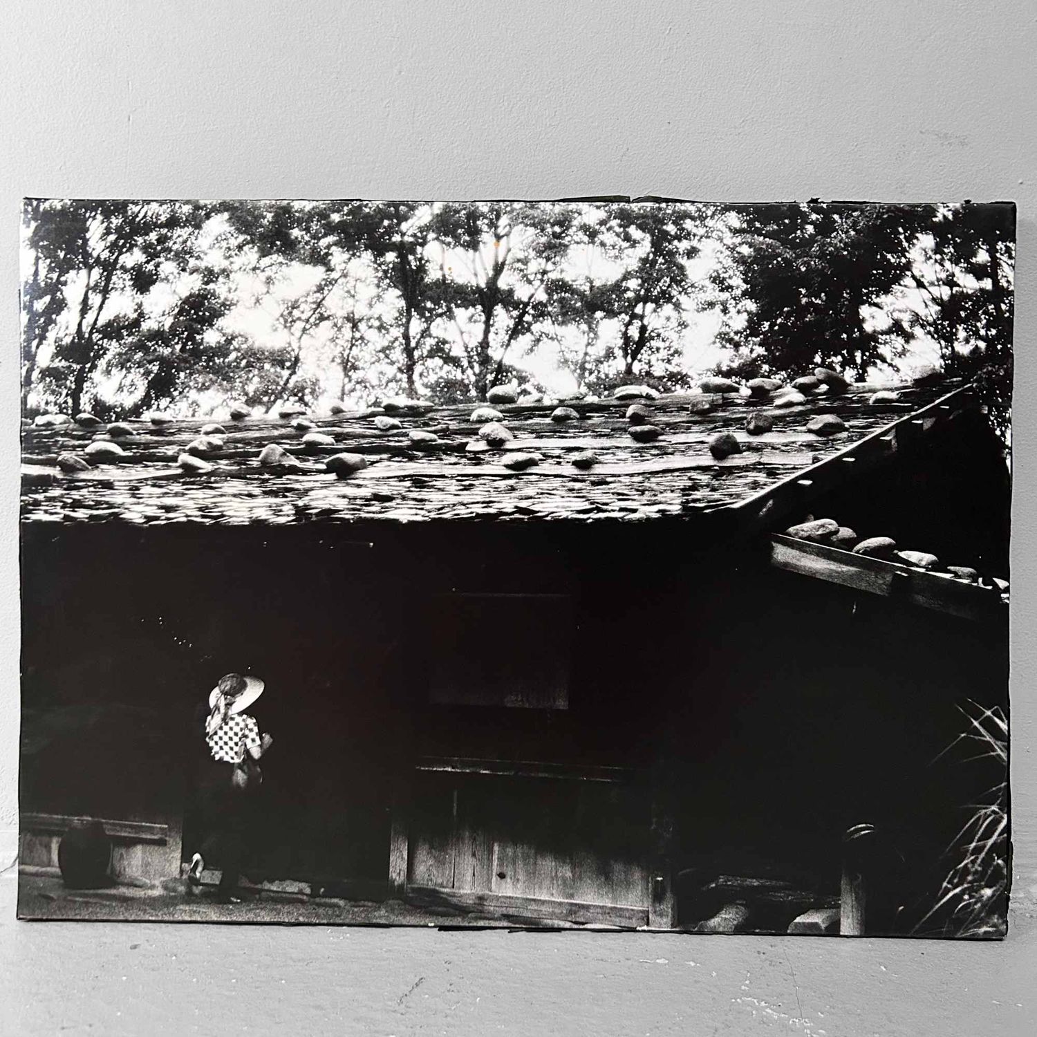 Muurdedcoratie, 'Hida Village', Jaren '80 - Zwart-Wit Foto, Japan.