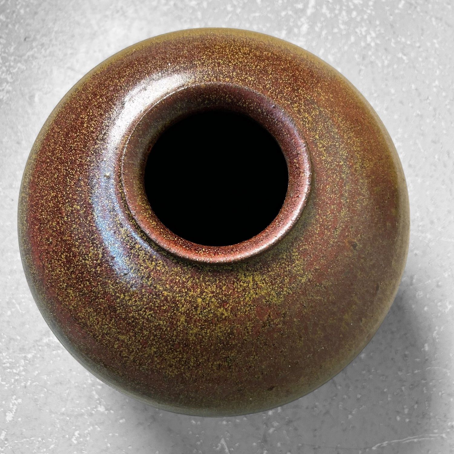 Mid-Century Shigaraki Ikebana Flower Vase, Shōwa Period, Japan.
