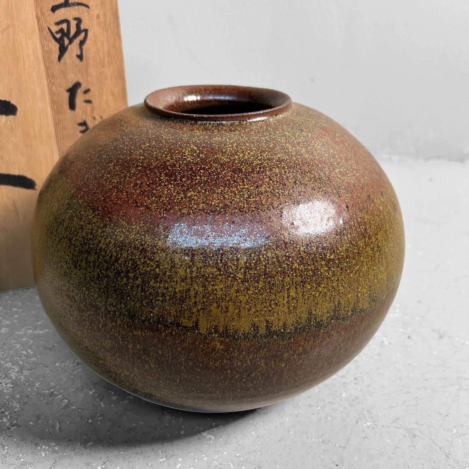 Mid Century Shigaraki Bloemenvaas, Ikebana, Shōwa Periode, Japan.