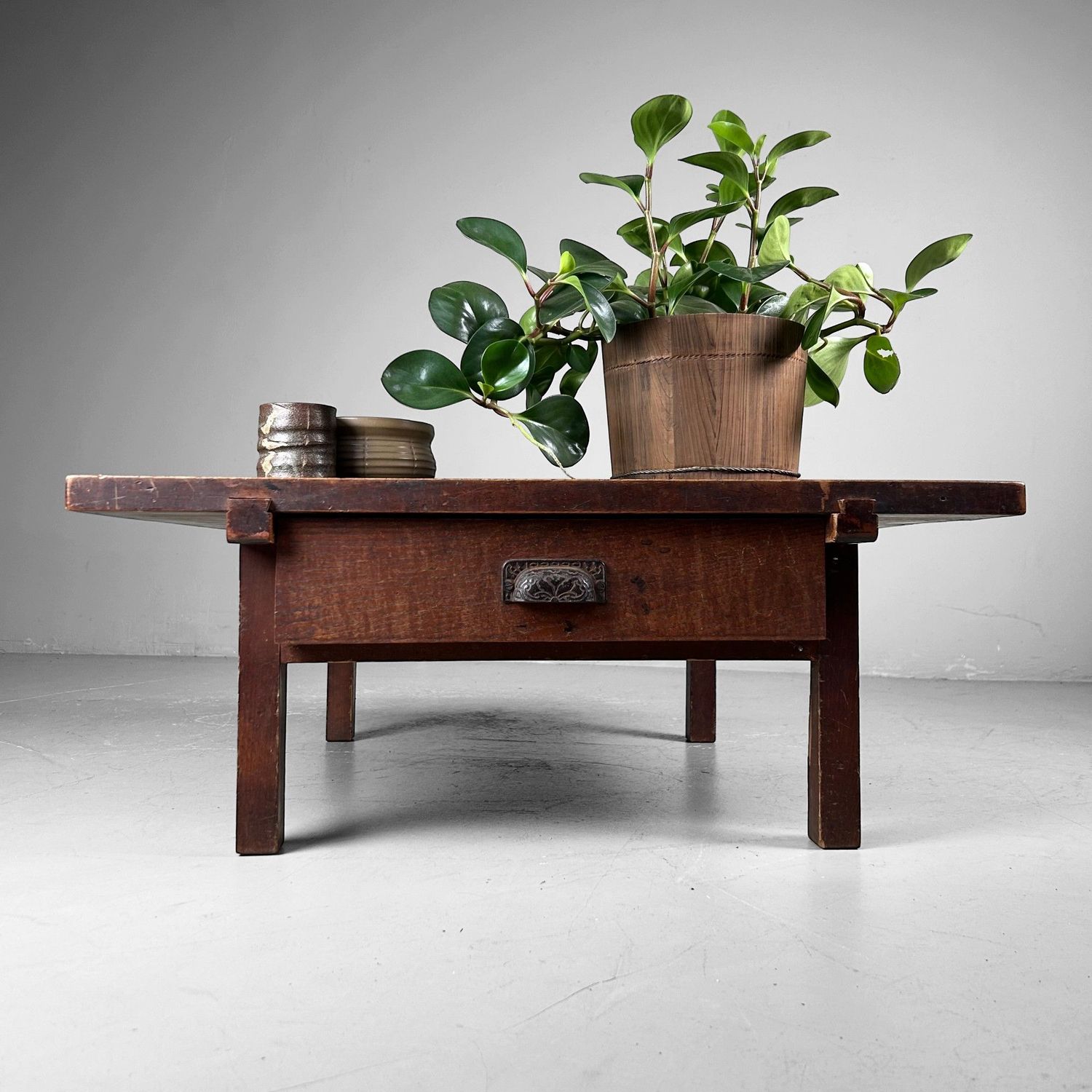 Minimalistische Lage Tafel, Taishō Periode, Japan.