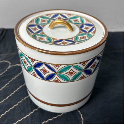 Porcelain Mizusashi, Japanese Lidded Jar, Shōwa period.