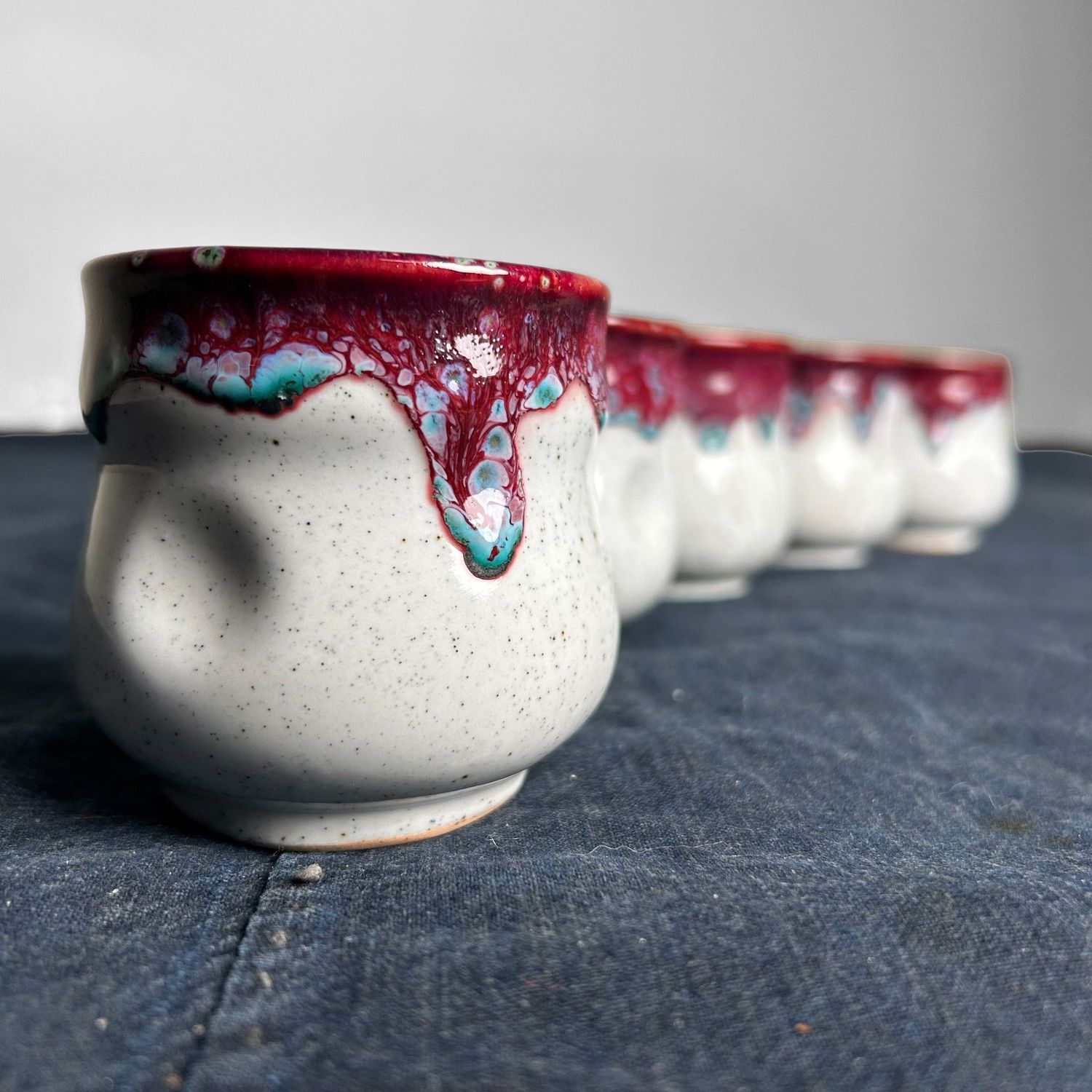 Set Japanse Theekoppen, Yunomi, Shodai-yaki, Shōwa Periode. Set Japanse Theekoppen, Yunomi, Shodai-yaki, Shōwa Periode.