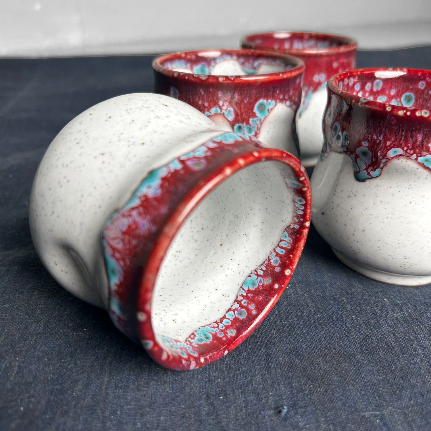 Set Japanse Theekoppen, Yunomi, Shodai-yaki, Shōwa Periode. Set Japanse Theekoppen, Yunomi, Shodai-yaki, Shōwa Periode.