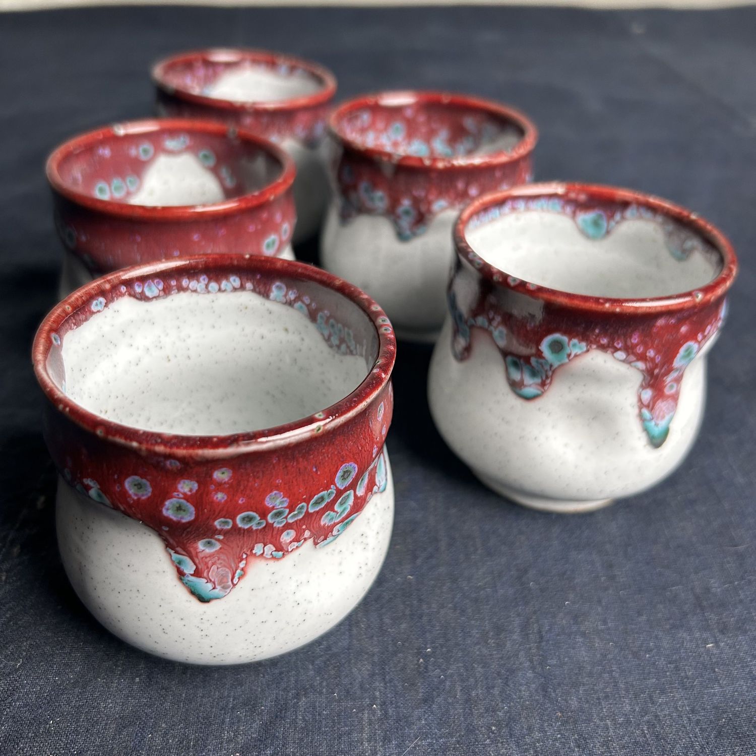 Set Japanse Theekoppen, Yunomi, Shodai-yaki, Shōwa Periode. Set Japanse Theekoppen, Yunomi, Shodai-yaki, Shōwa Periode.